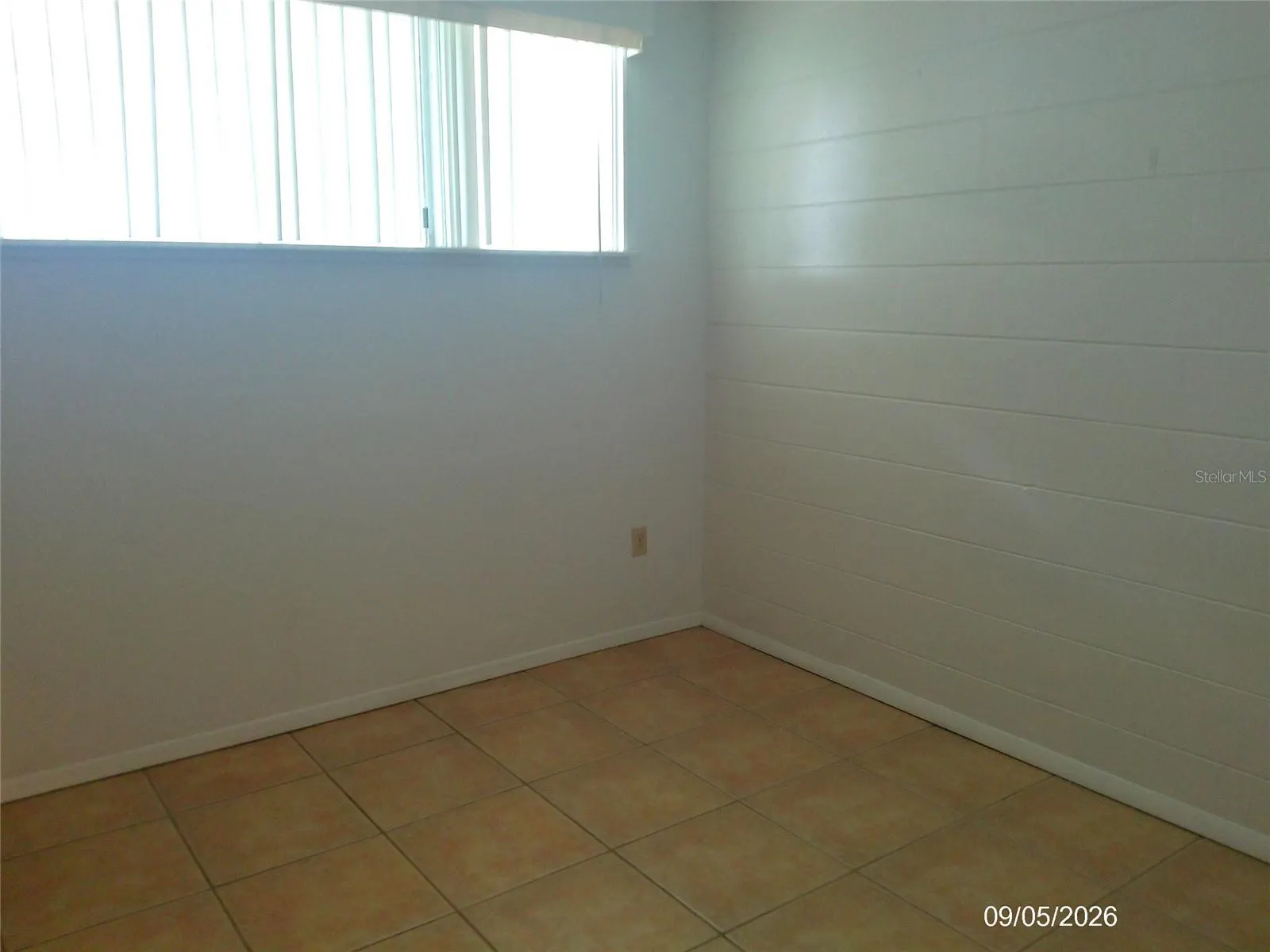 1423 CRYSTAL LAKE DR