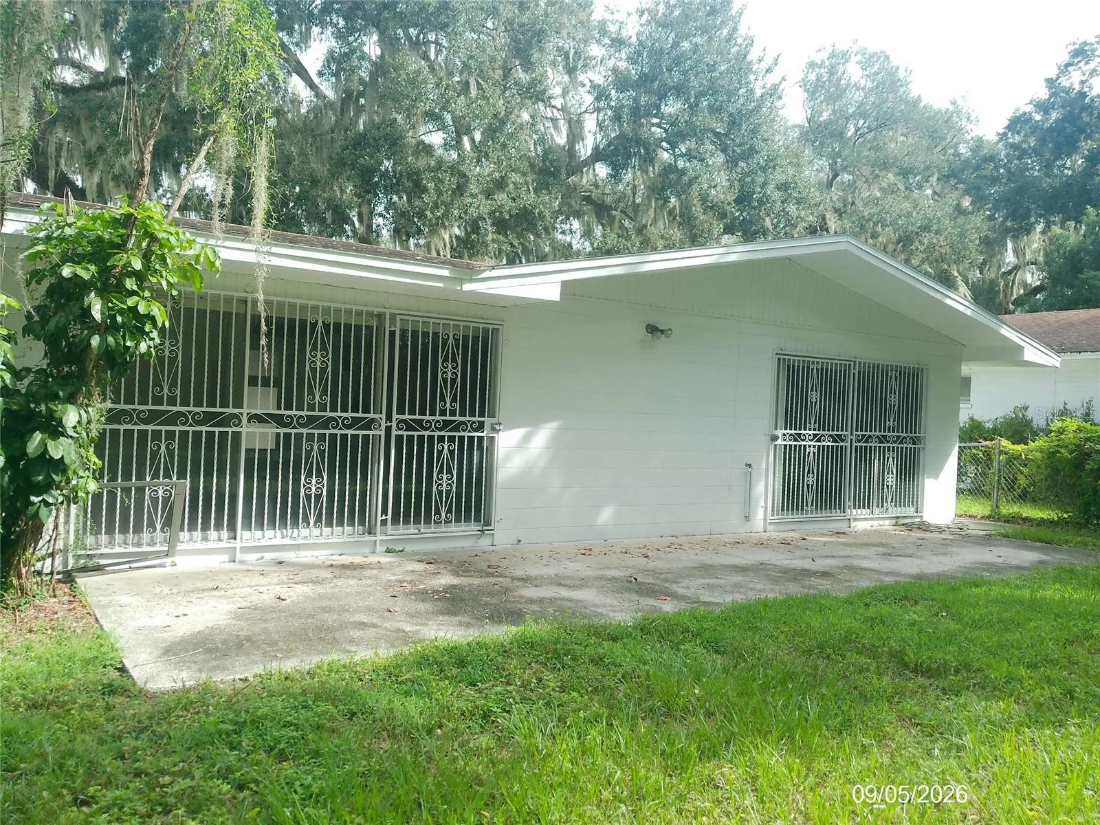 1423 CRYSTAL LAKE DR