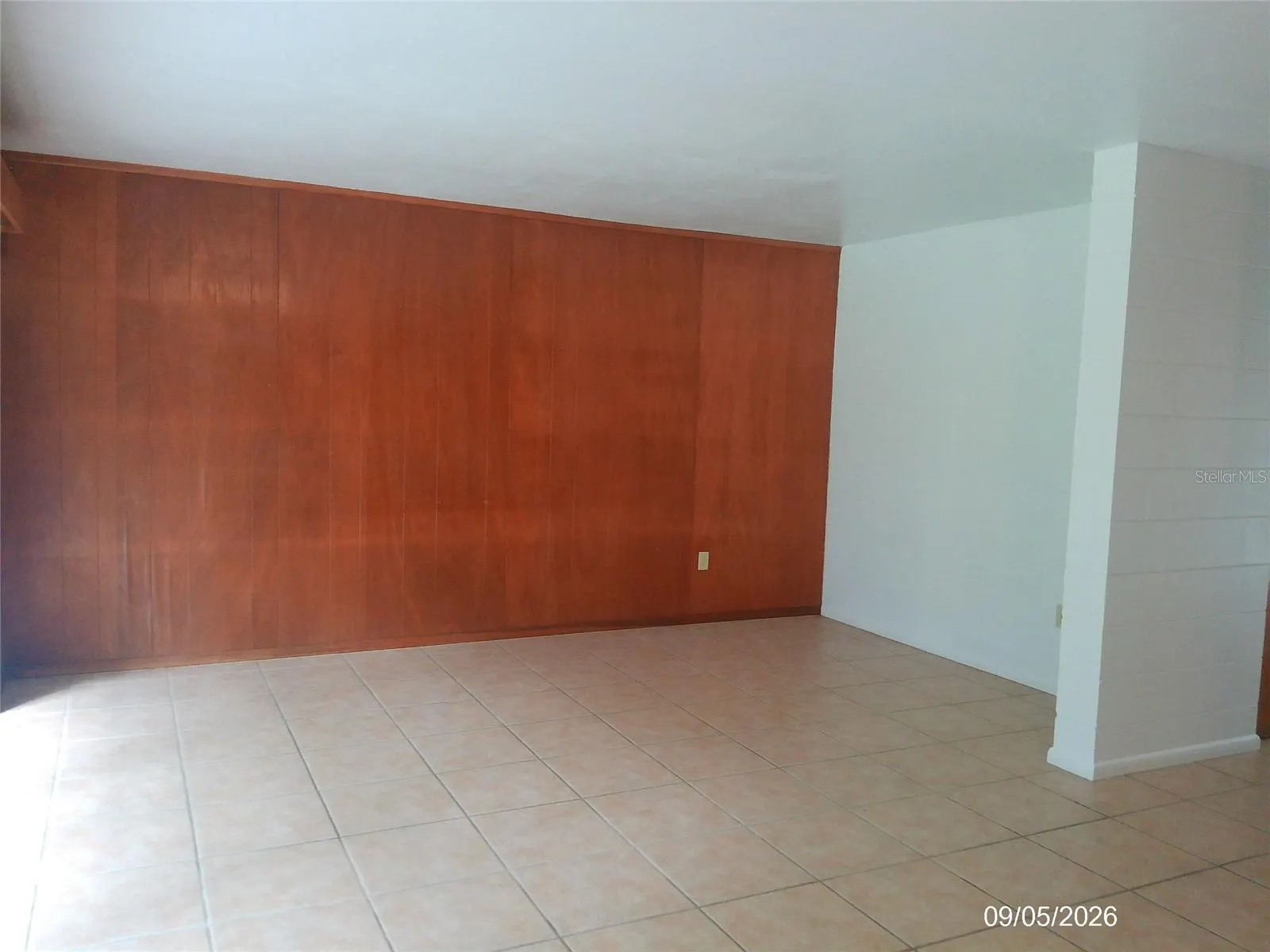 1423 CRYSTAL LAKE DR