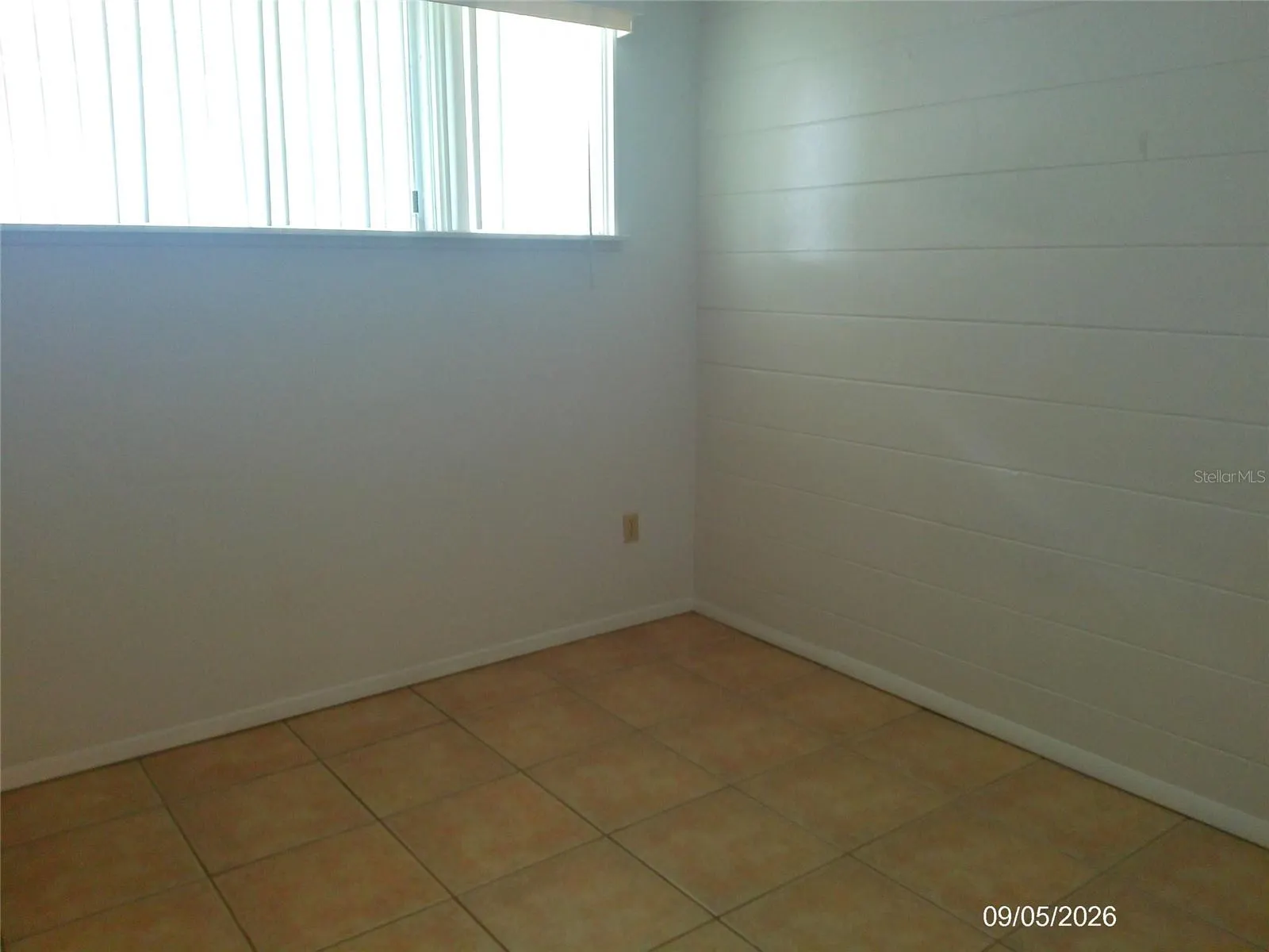 1423 CRYSTAL LAKE DR