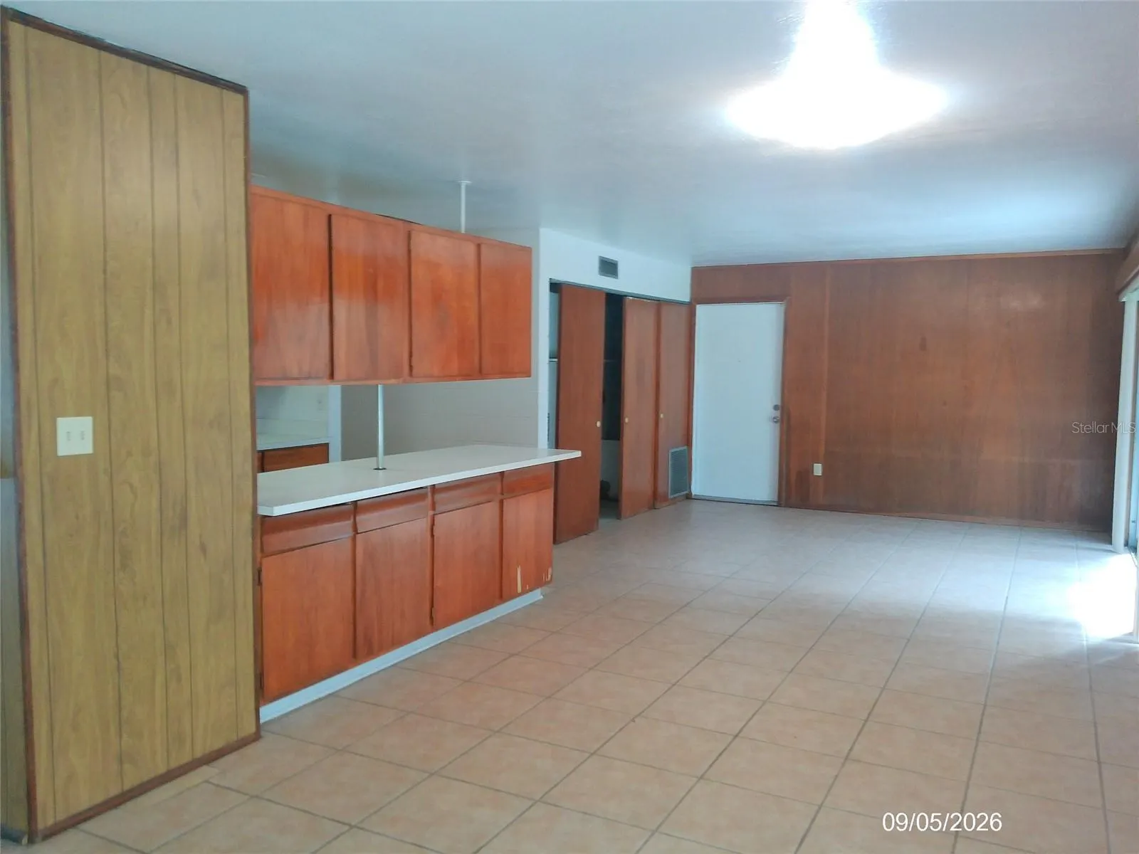 1423 CRYSTAL LAKE DR