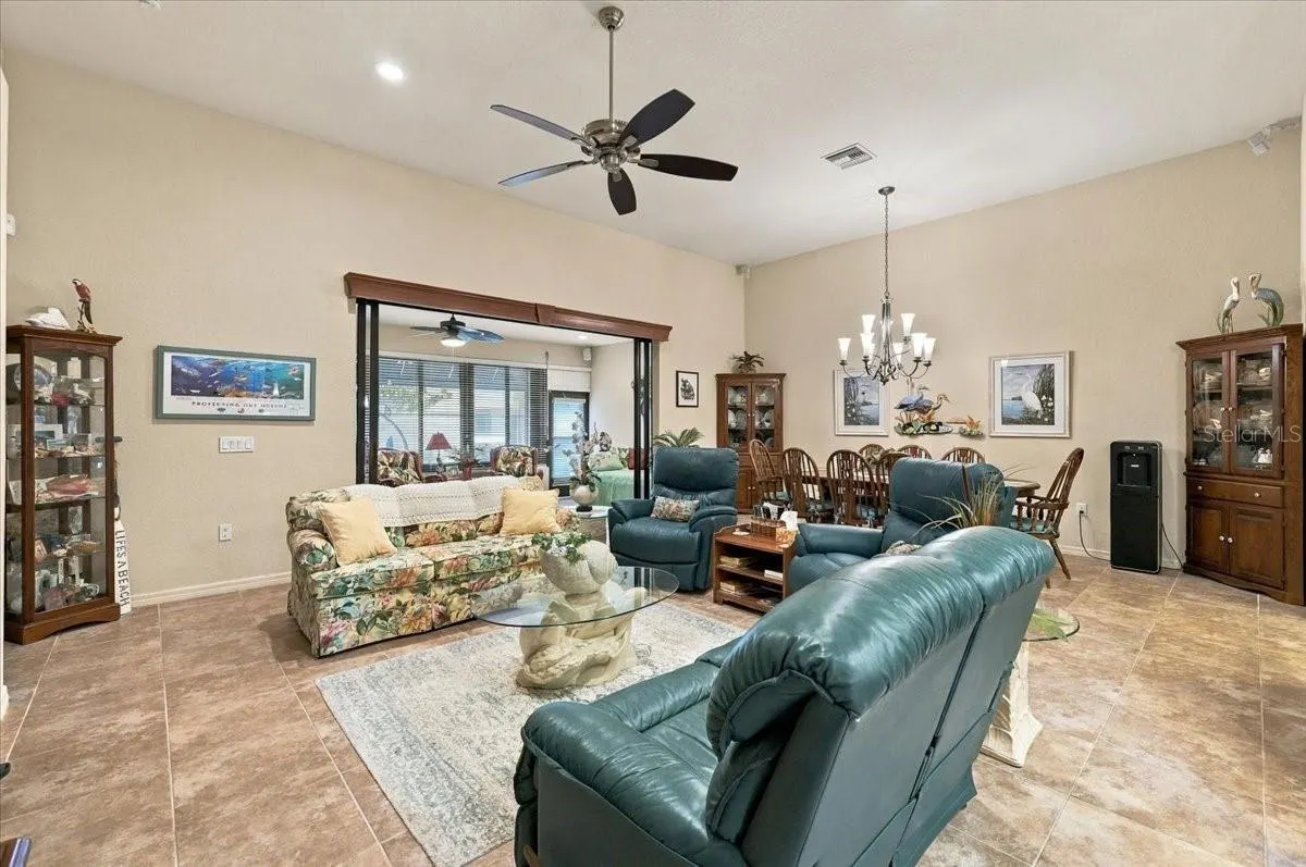 609 SAYGE DR
