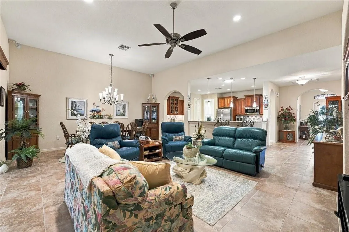 609 SAYGE DR