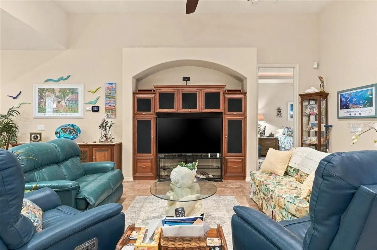 609 SAYGE DR