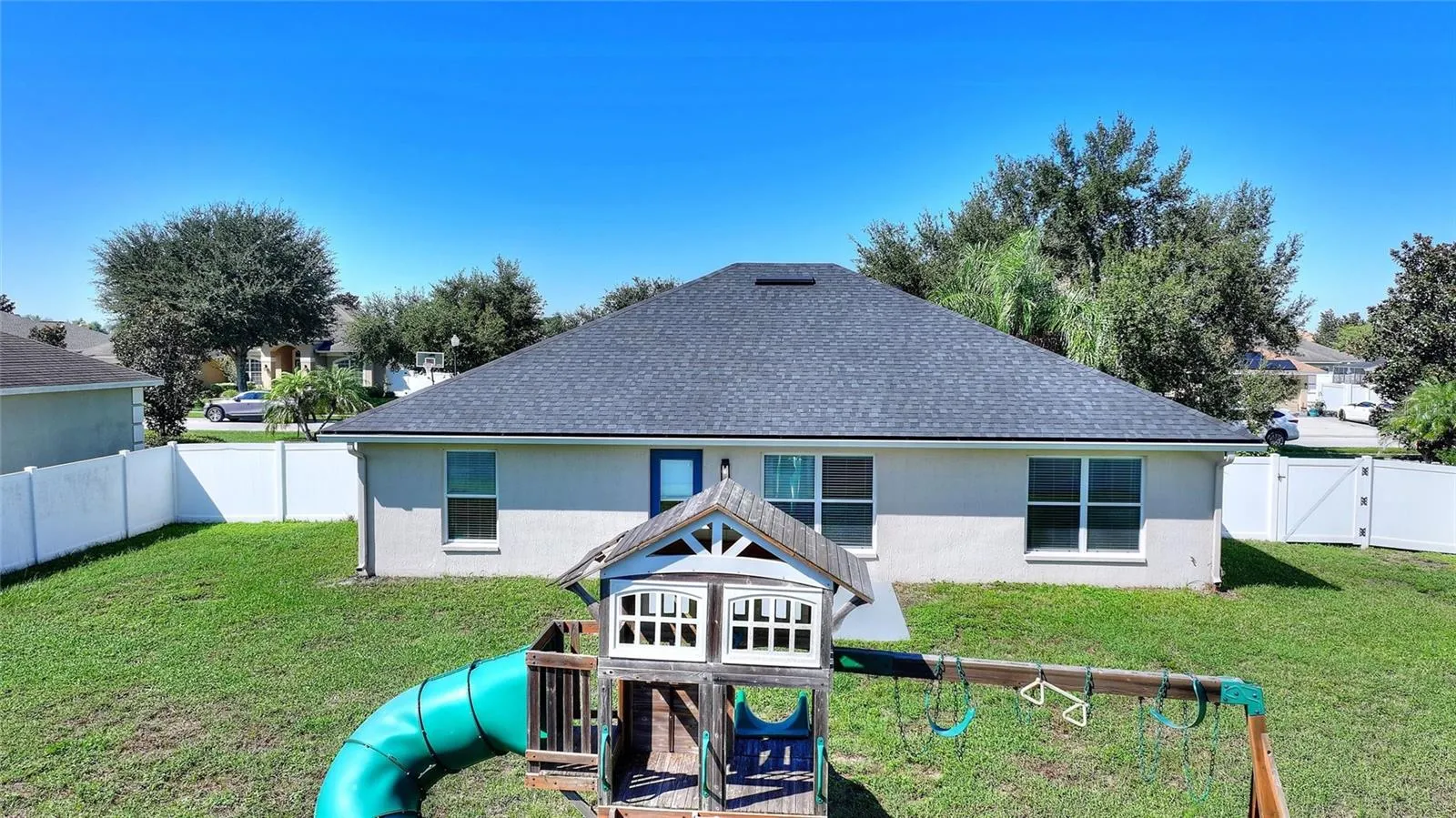 221 MANDOLIN DR