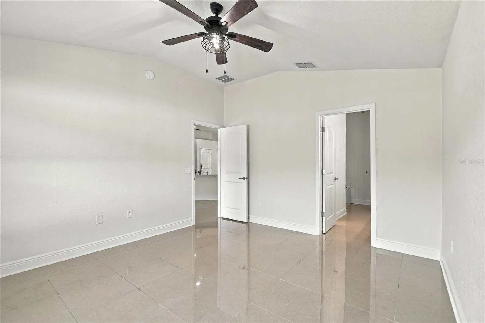 221 MANDOLIN DR