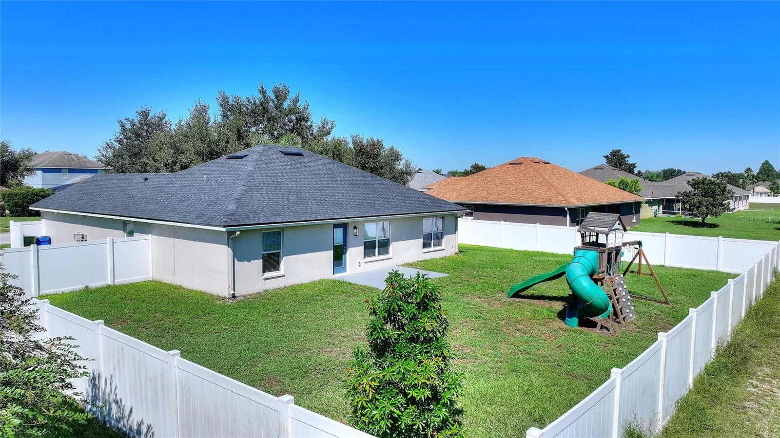 221 MANDOLIN DR