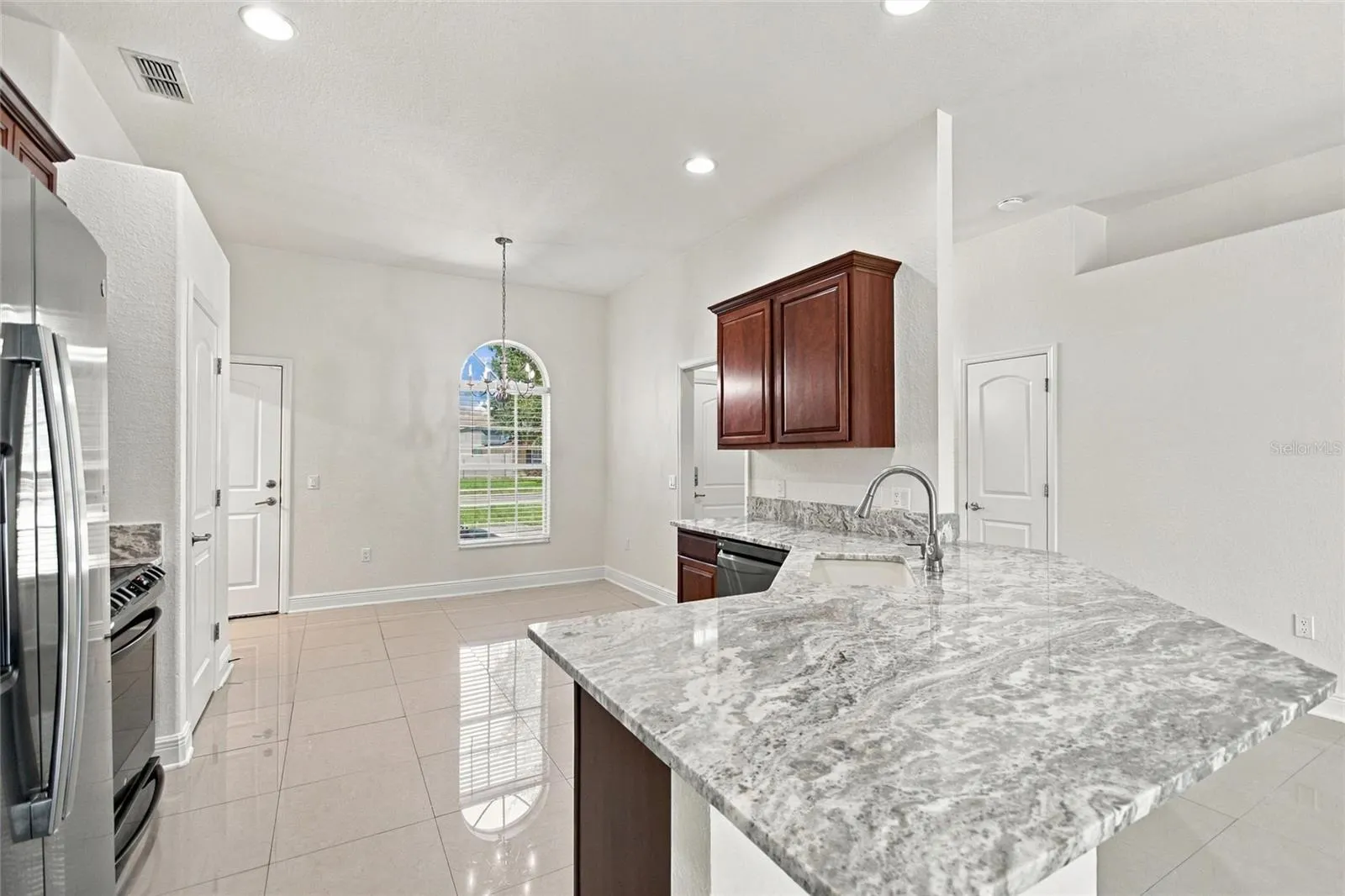221 MANDOLIN DR