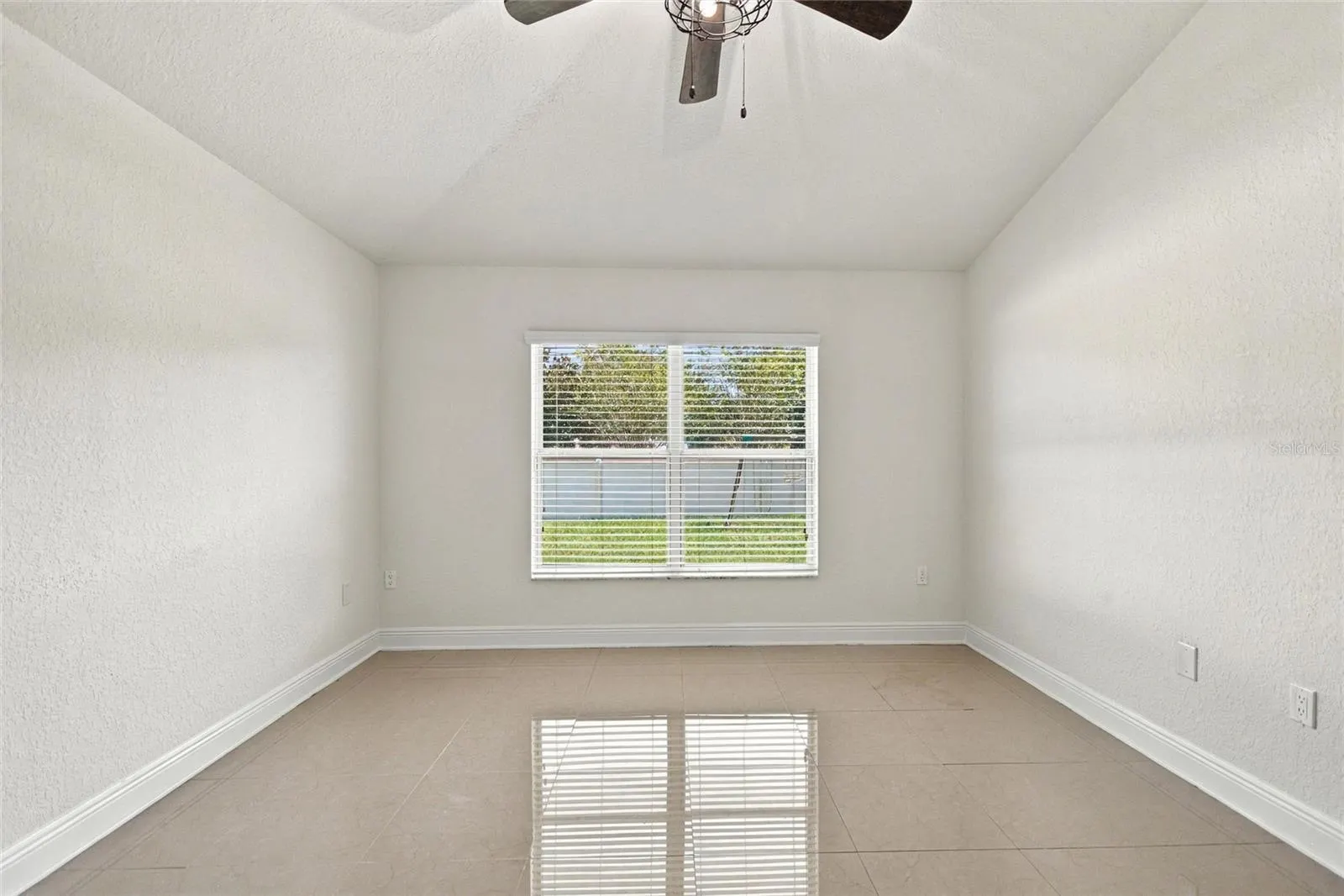 221 MANDOLIN DR