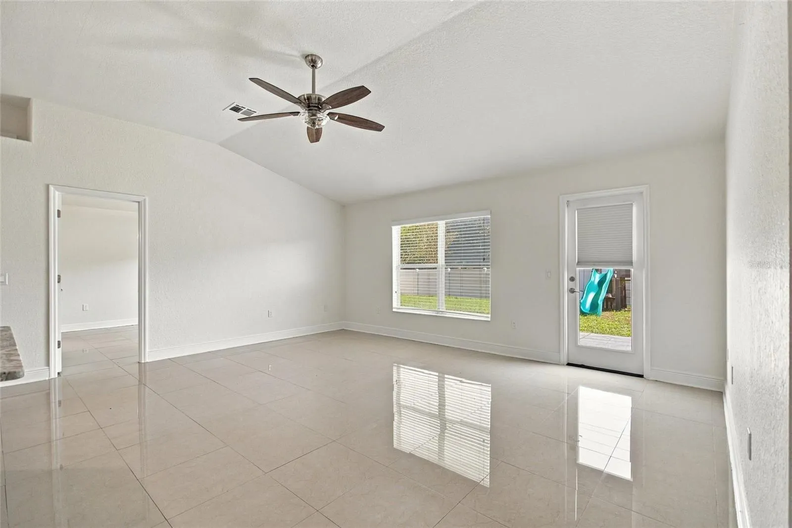 221 MANDOLIN DR