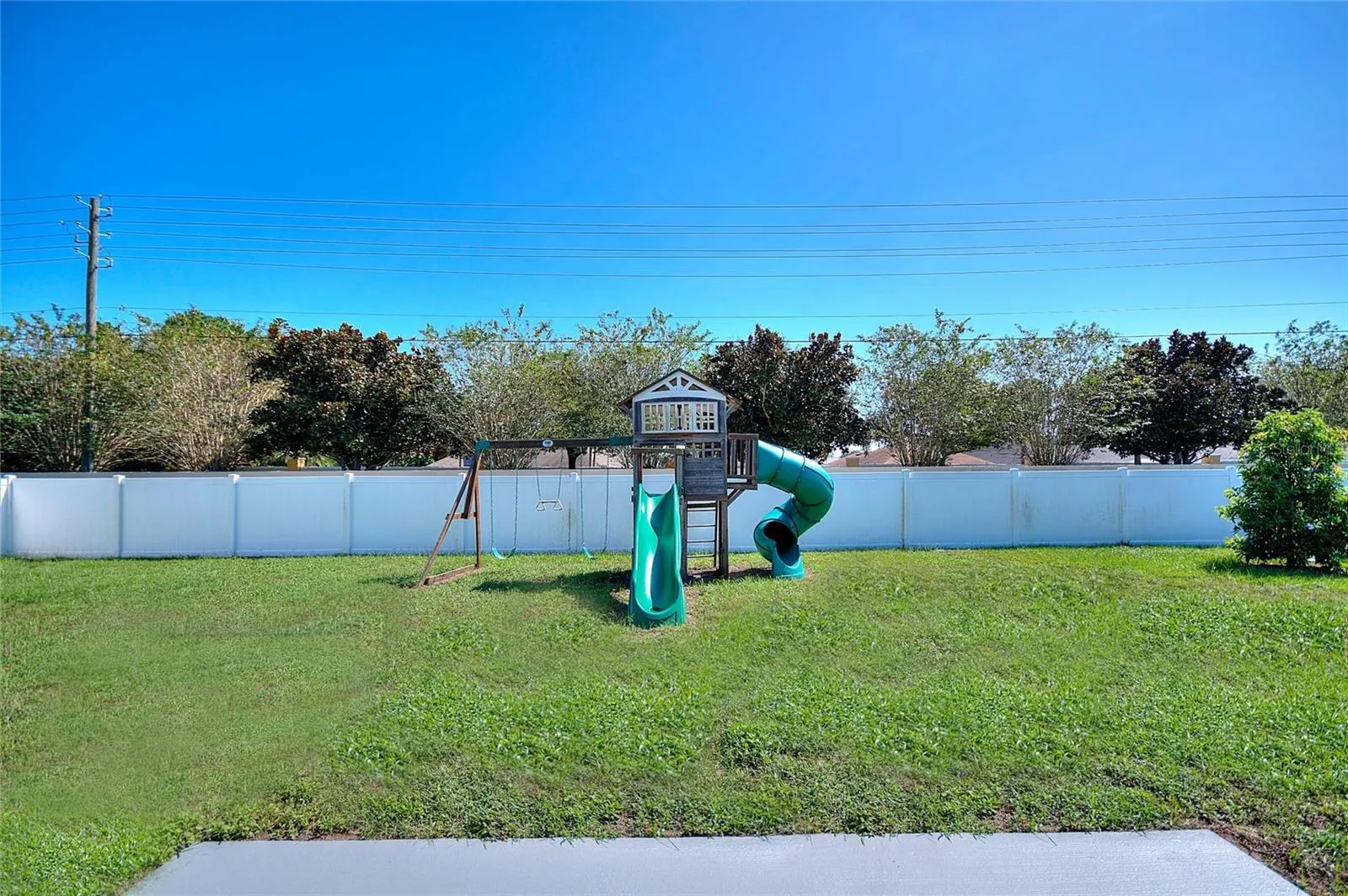 221 MANDOLIN DR