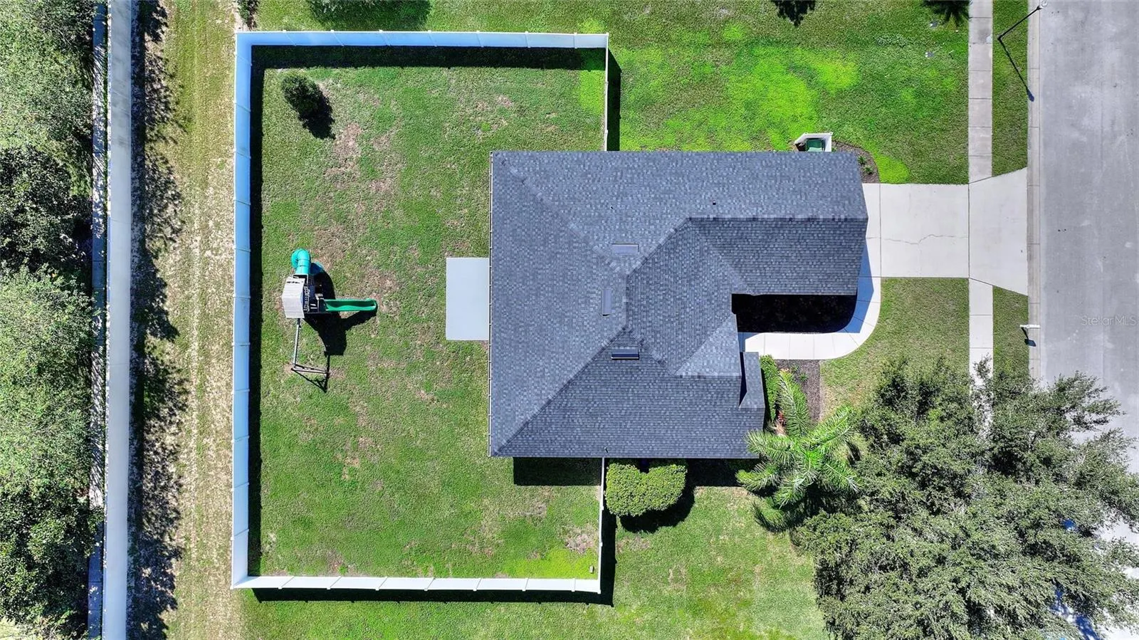 221 MANDOLIN DR