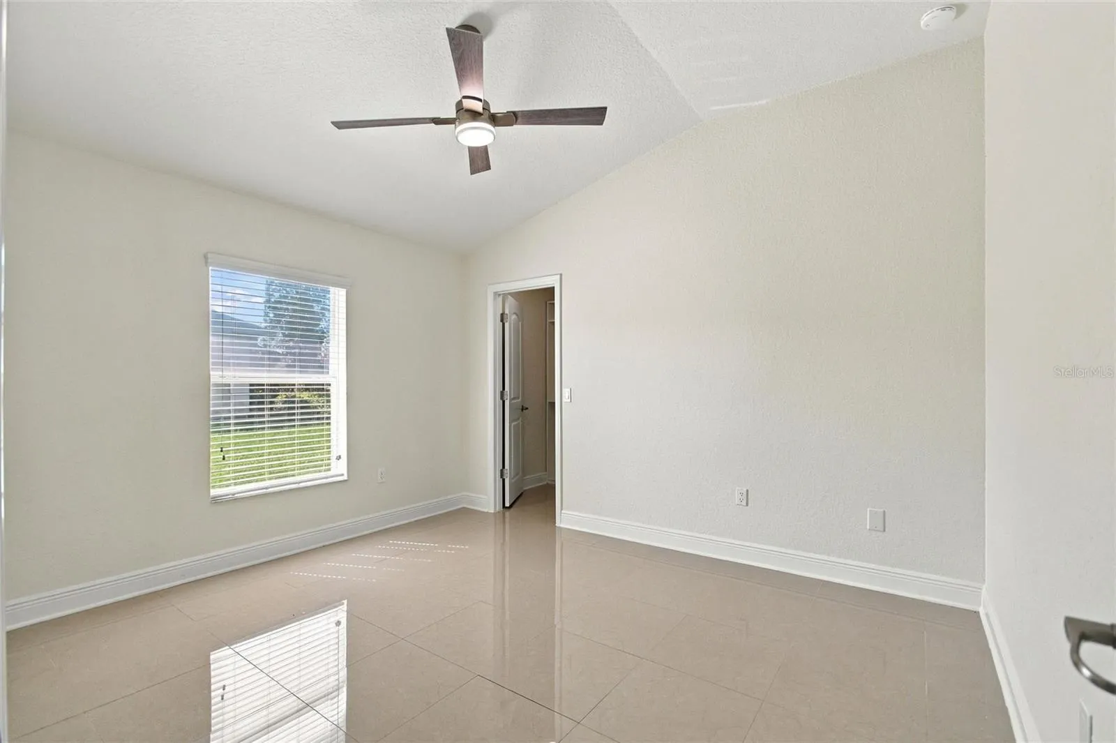 221 MANDOLIN DR