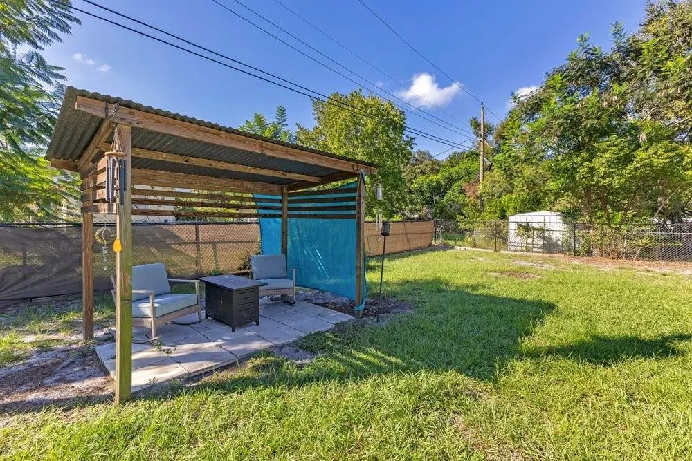 1633 E ELM RD