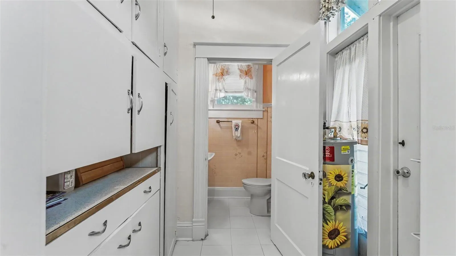 1095 S BROADWAY AVE