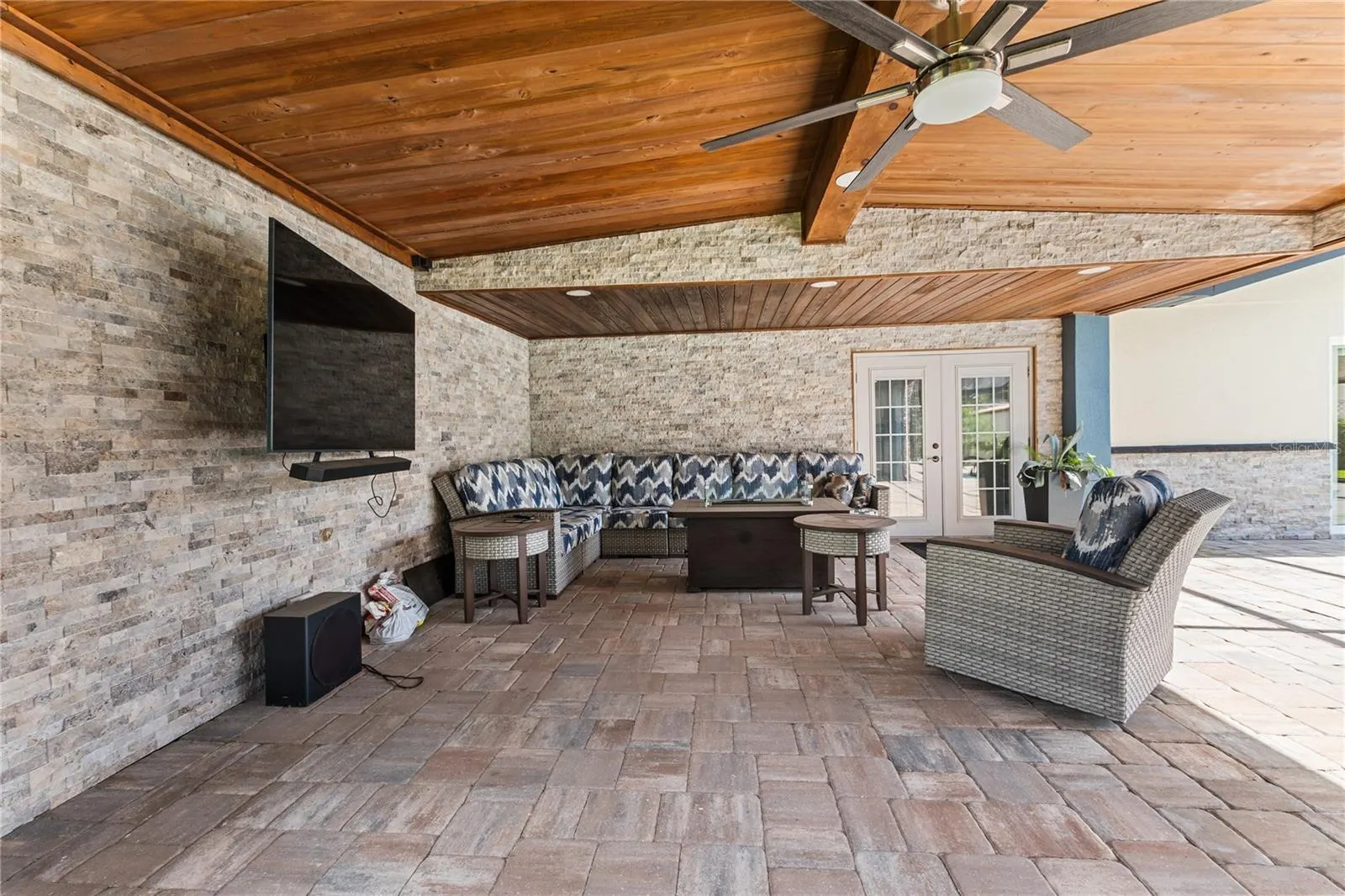1010 EDGEWATER DR