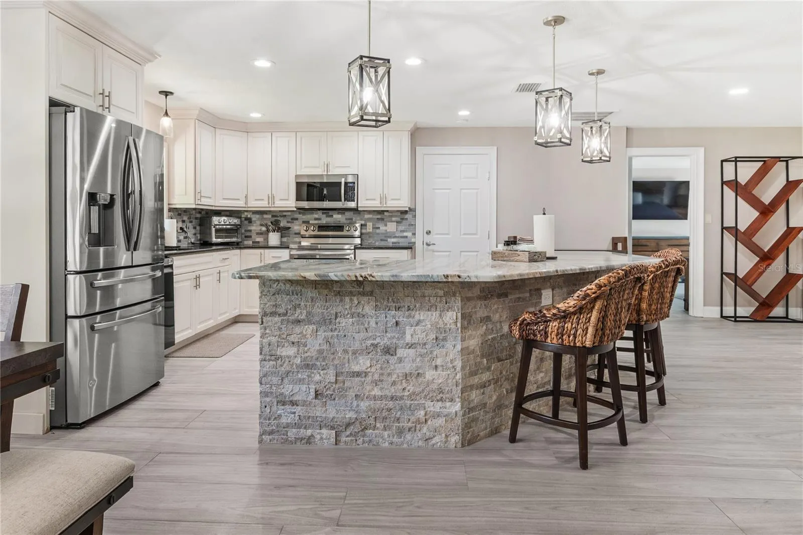 1010 EDGEWATER DR