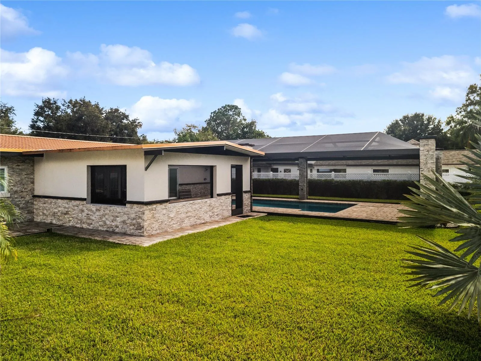 1010 EDGEWATER DR