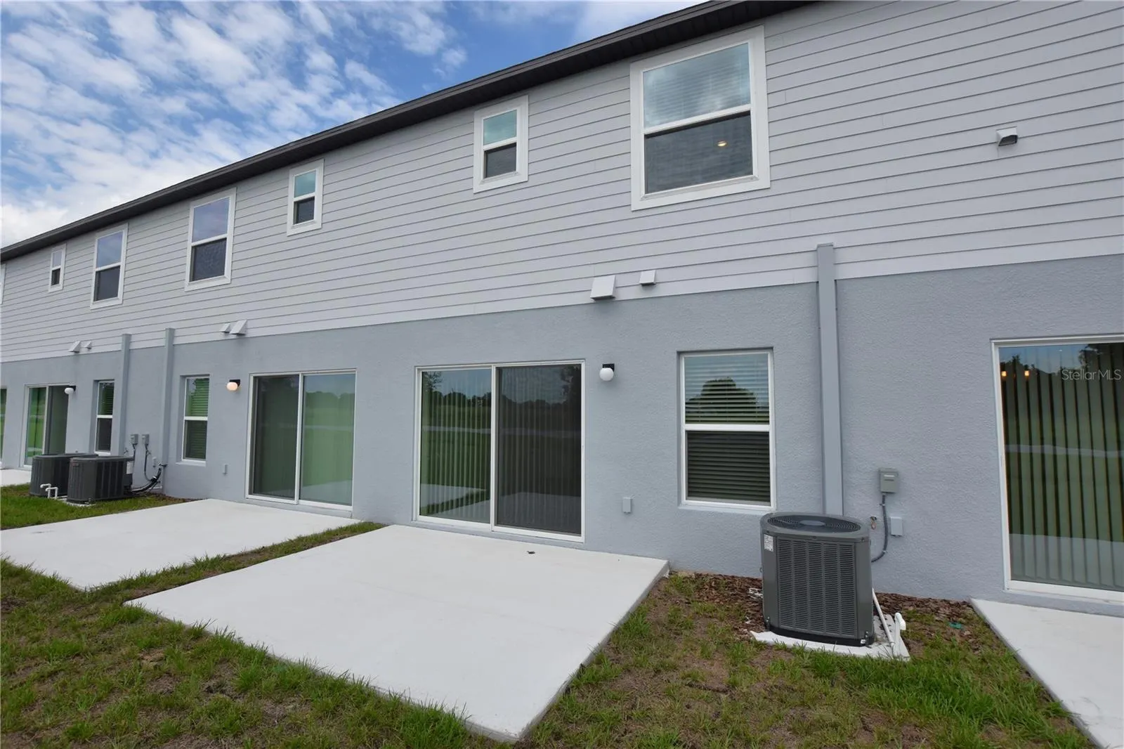 3913 ACADEMIA AVE