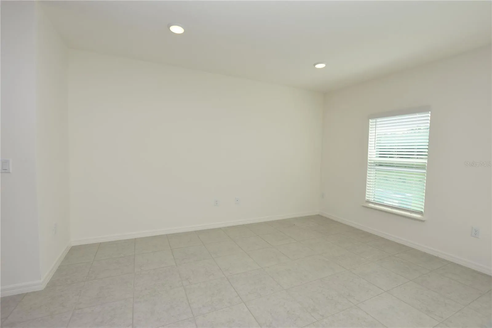 3913 ACADEMIA AVE
