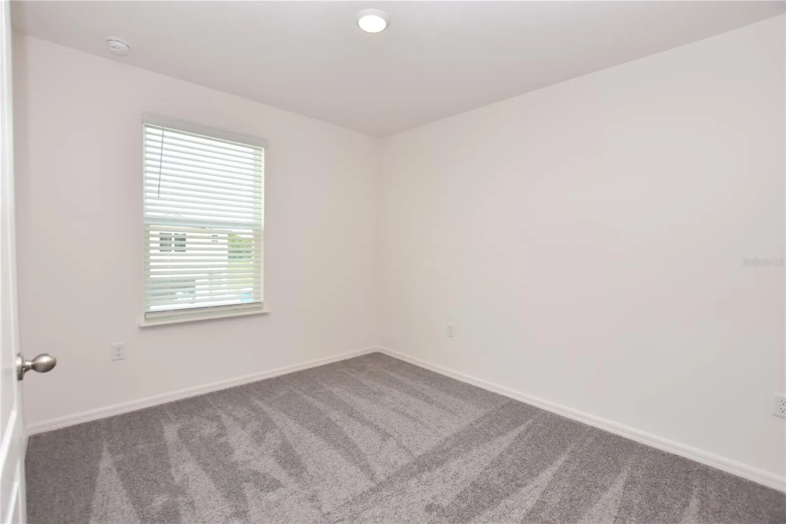 3913 ACADEMIA AVE