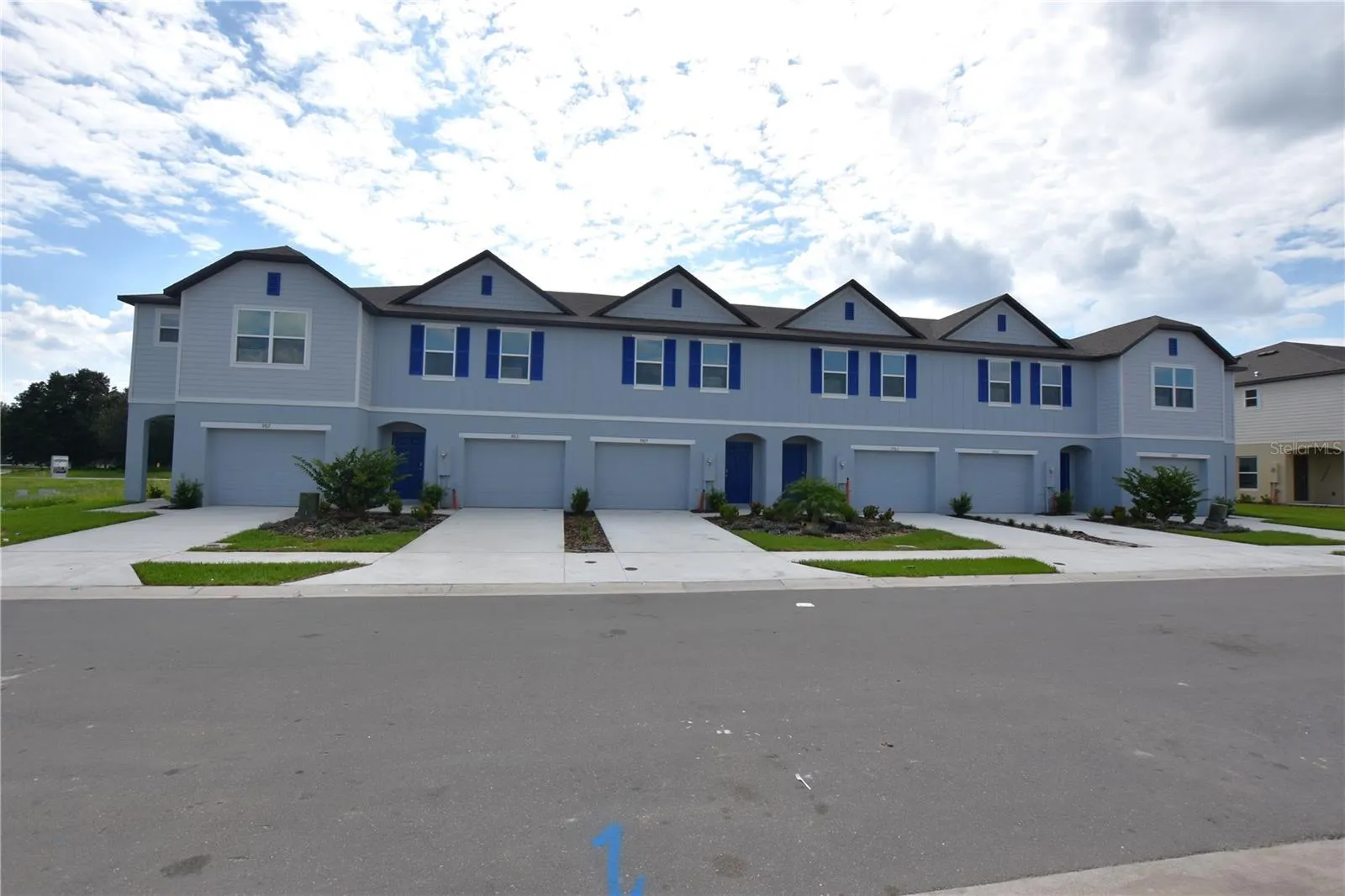 3913 ACADEMIA AVE