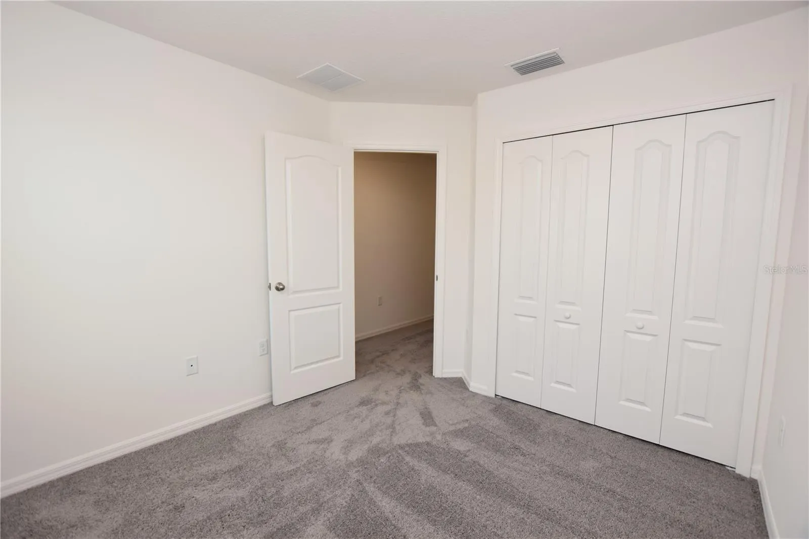 3913 ACADEMIA AVE