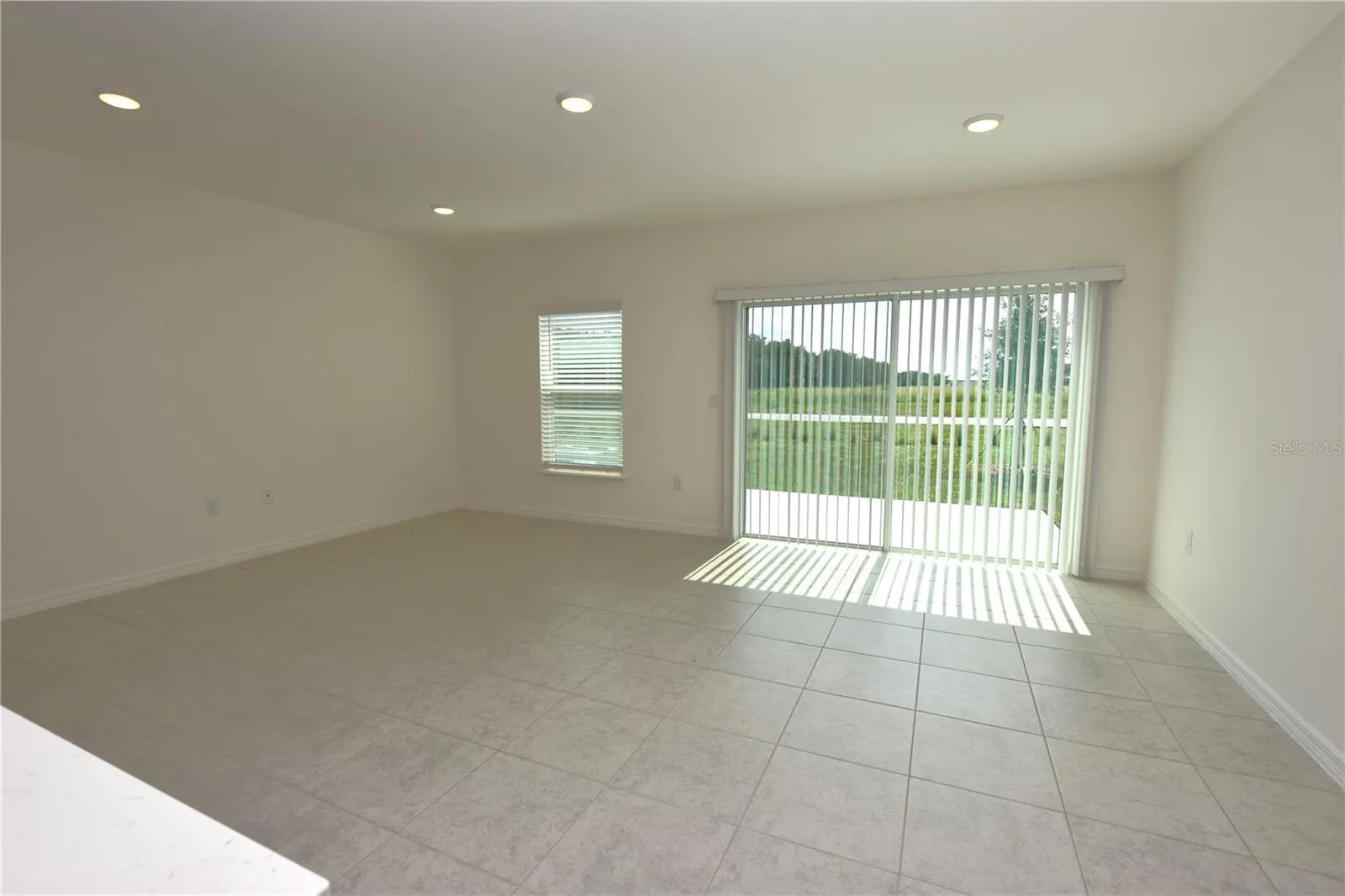 3913 ACADEMIA AVE