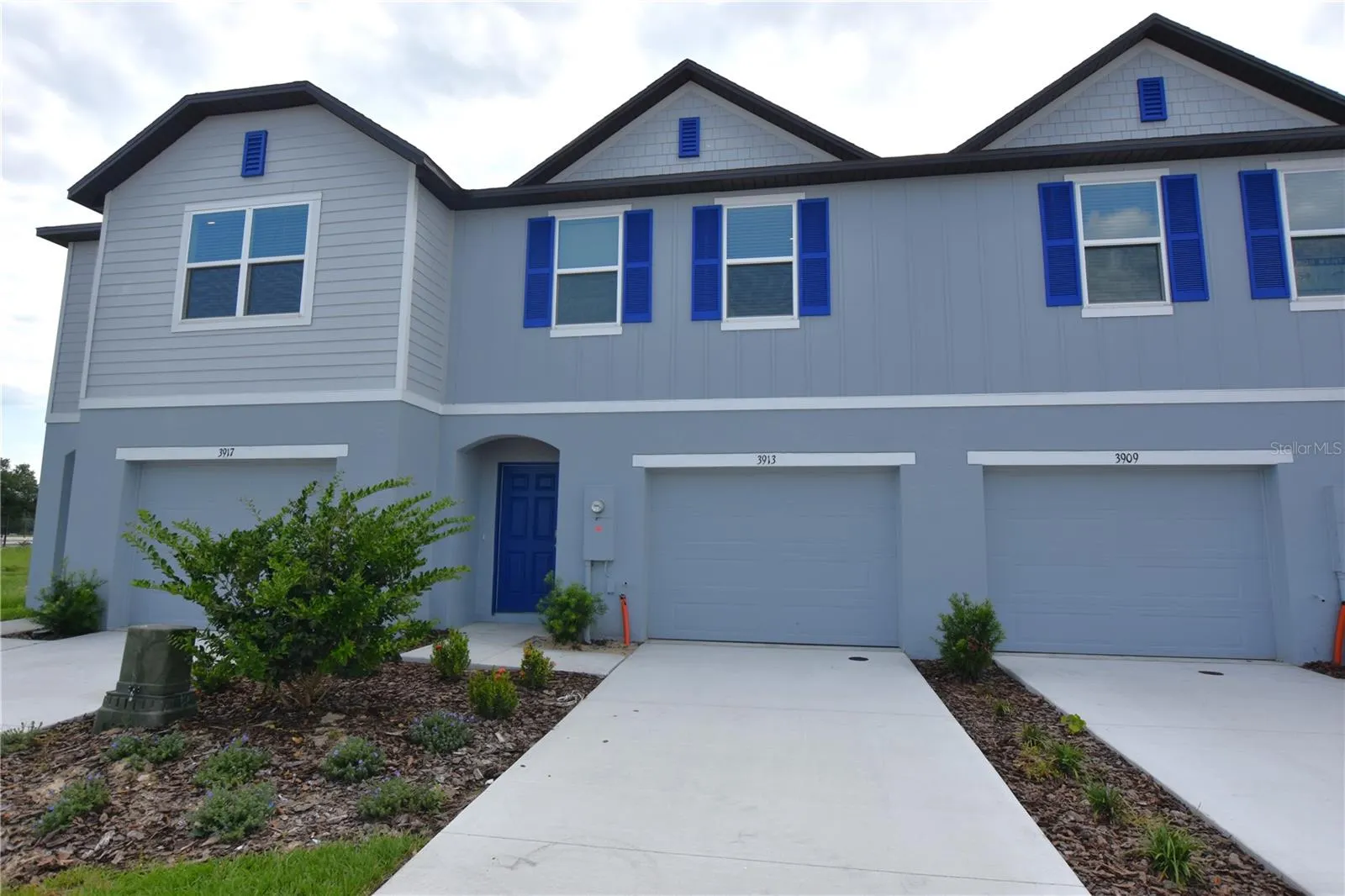 3913 ACADEMIA AVE