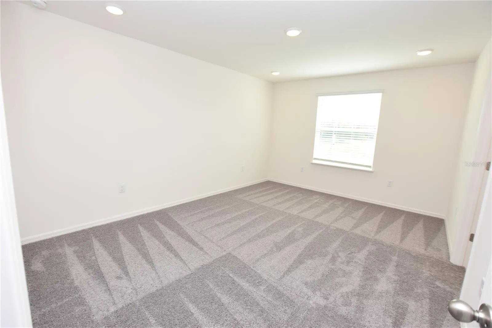 3913 ACADEMIA AVE