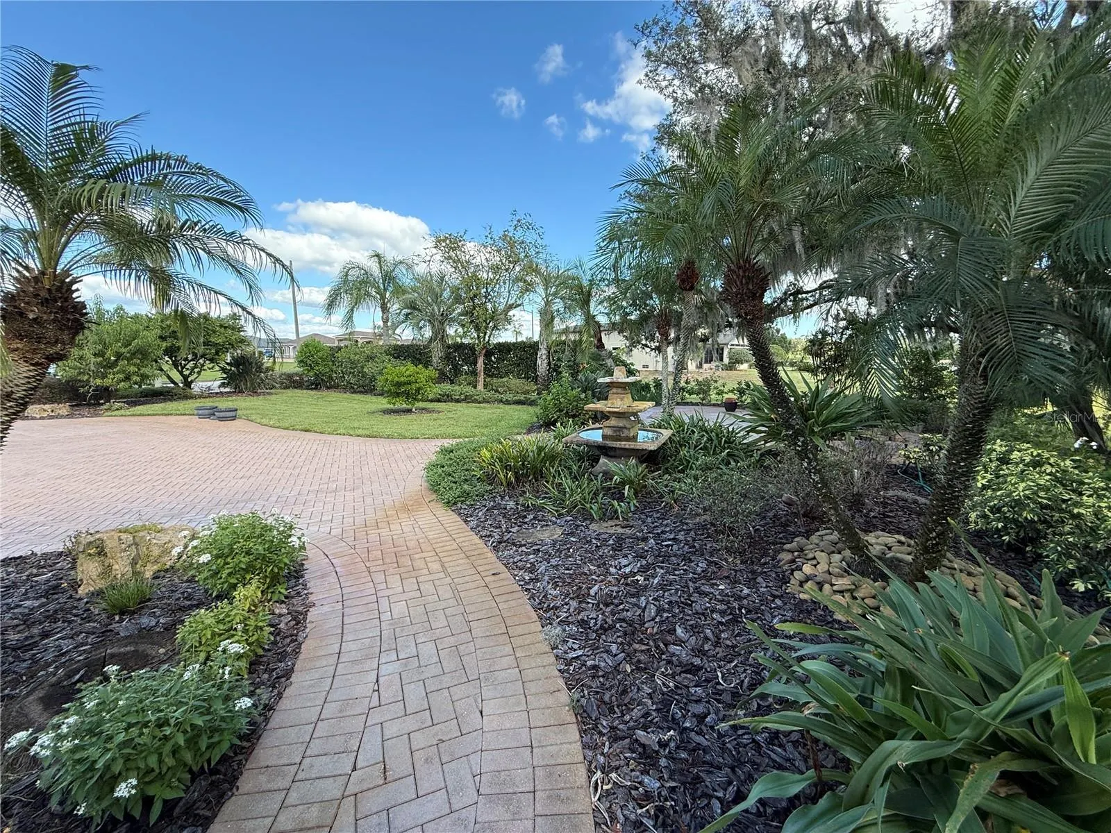 552 MEANDERING WAY