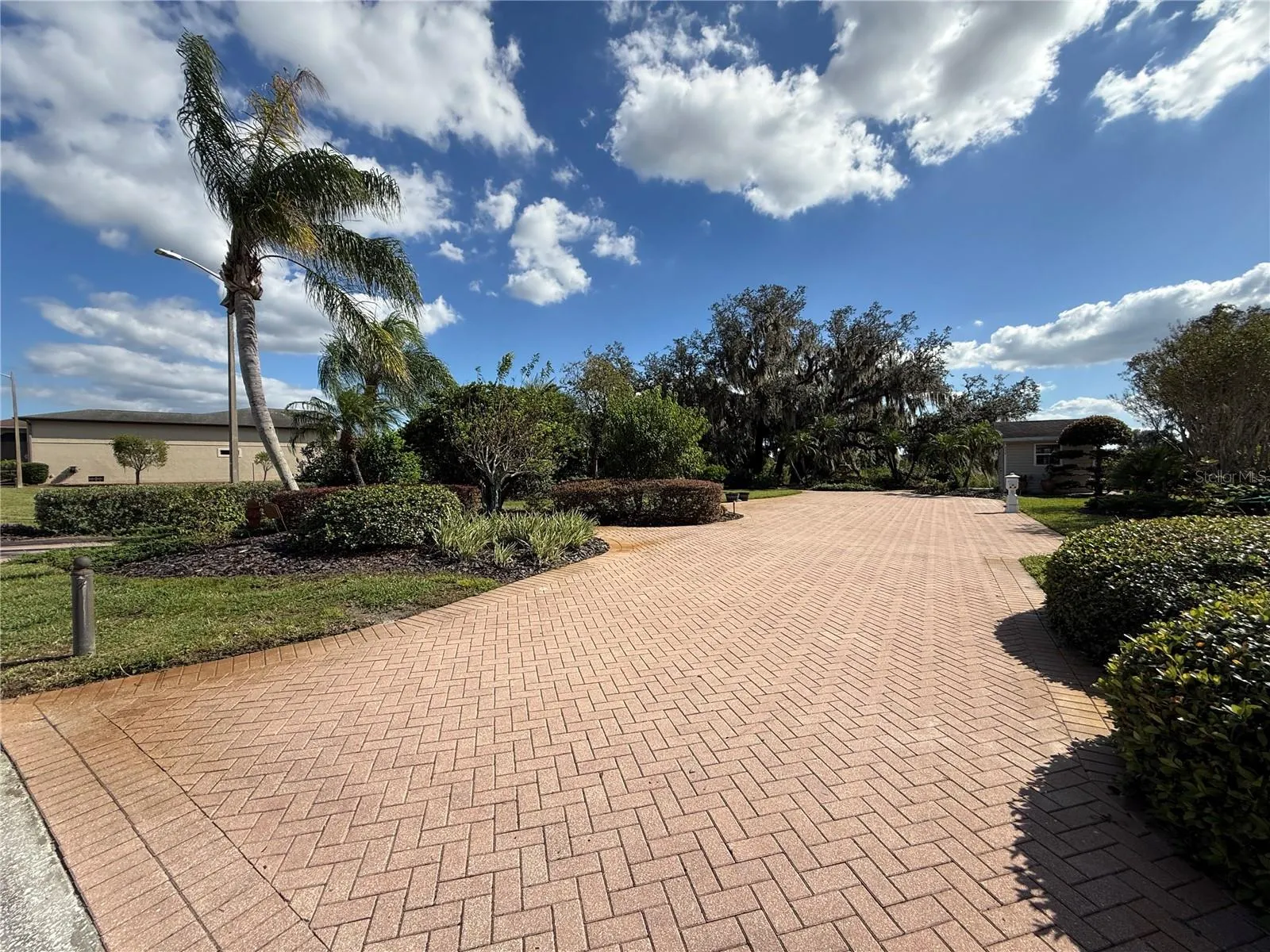 552 MEANDERING WAY