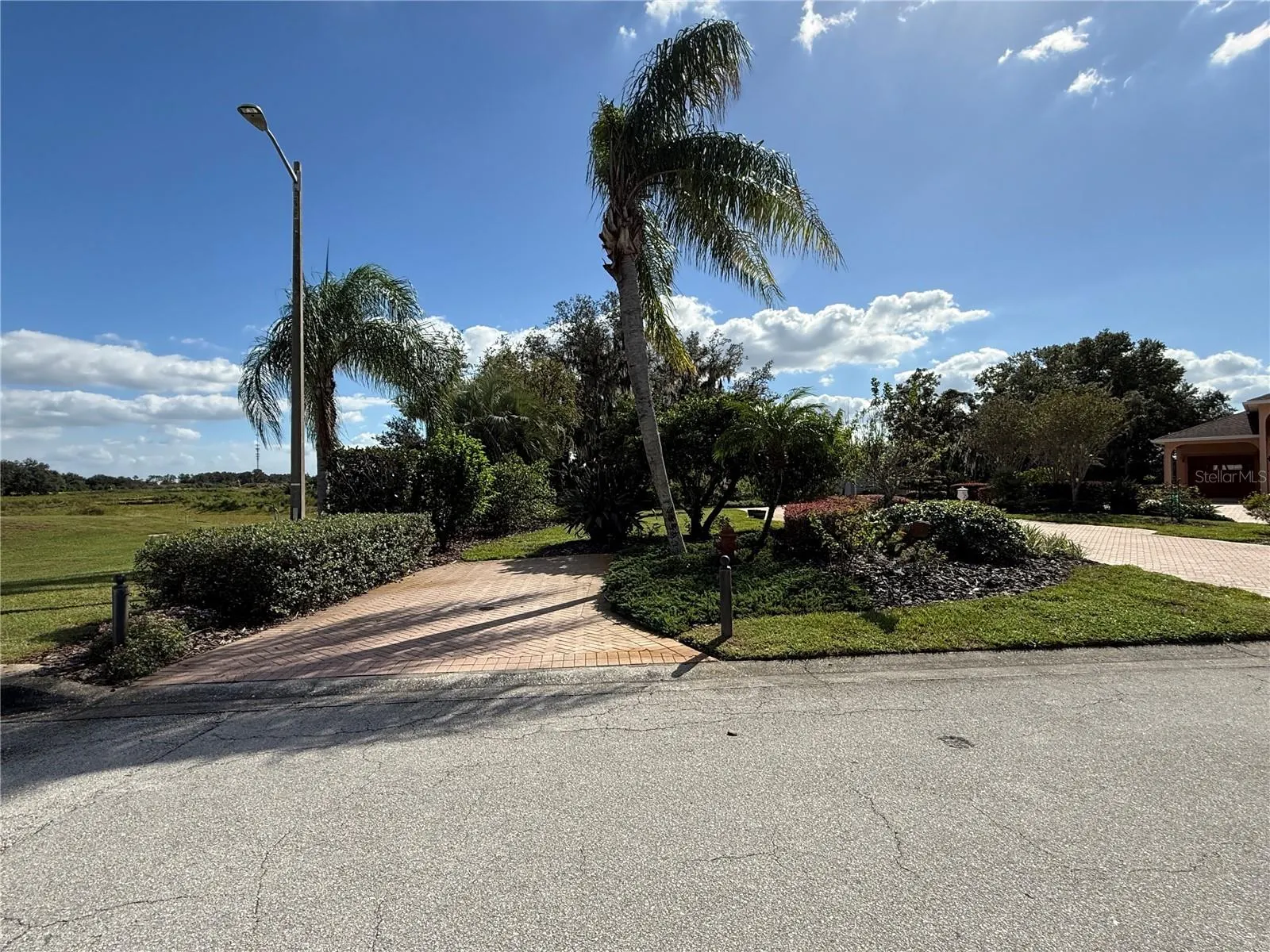 552 MEANDERING WAY