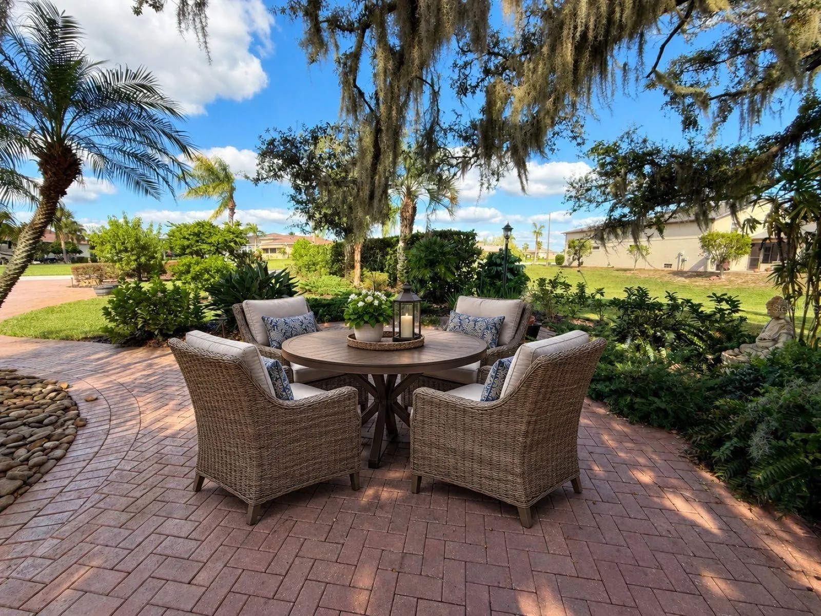 552 MEANDERING WAY
