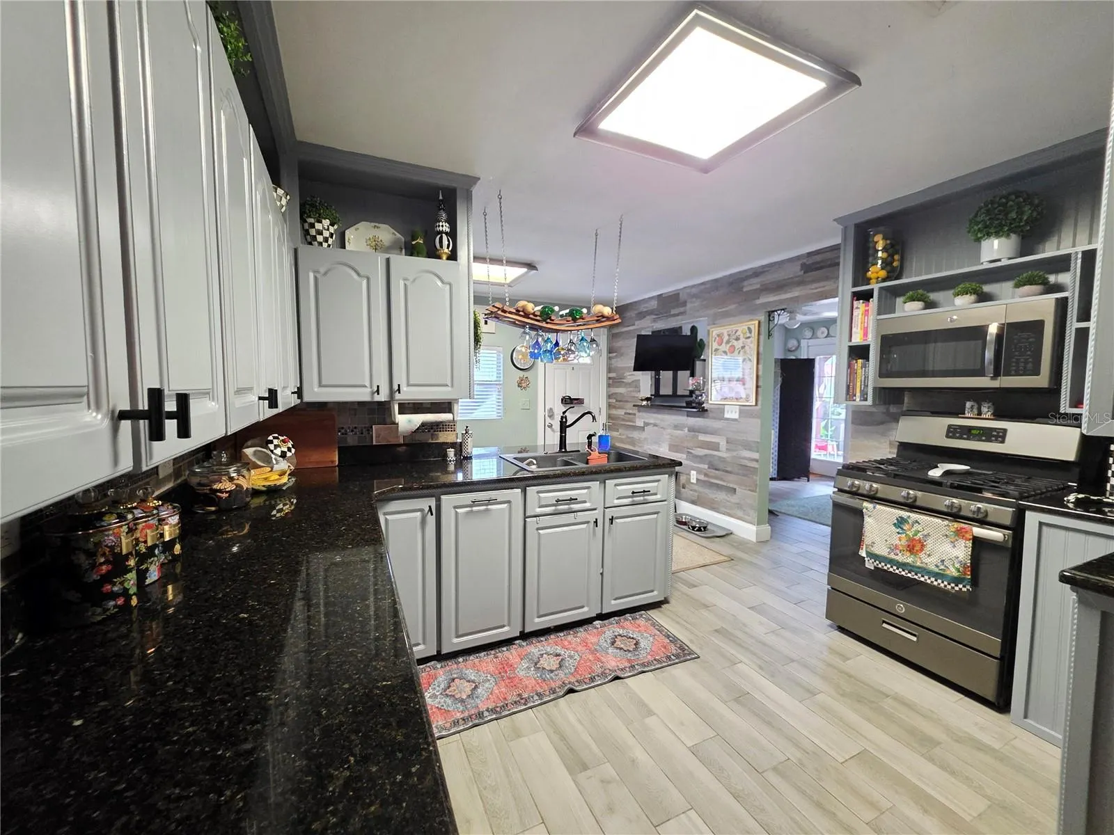 118 S WATERLOO AVE