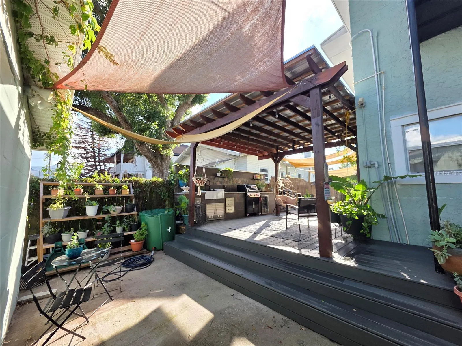 118 S WATERLOO AVE