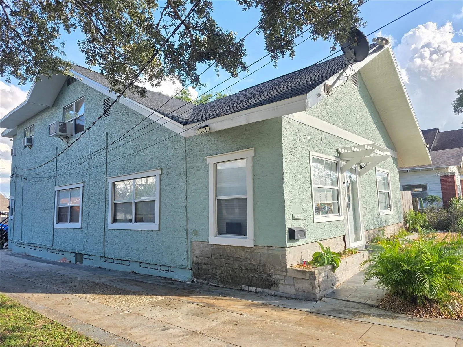 118 S WATERLOO AVE