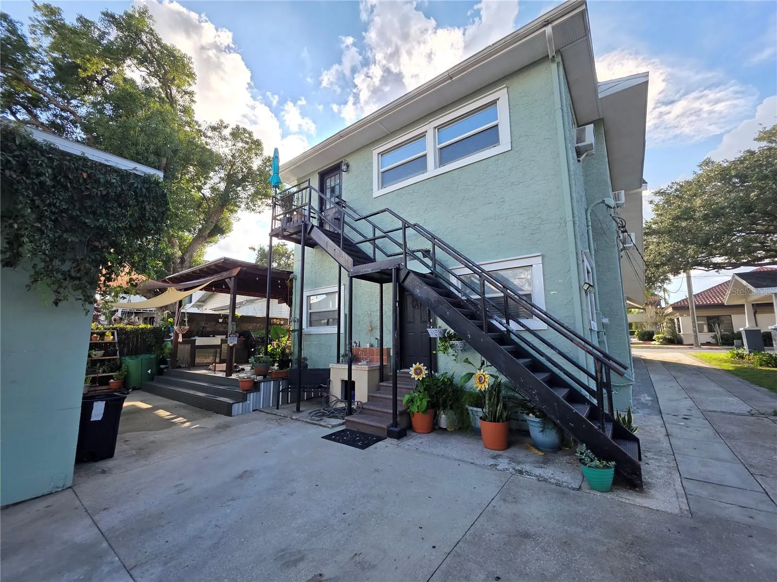 118 S WATERLOO AVE