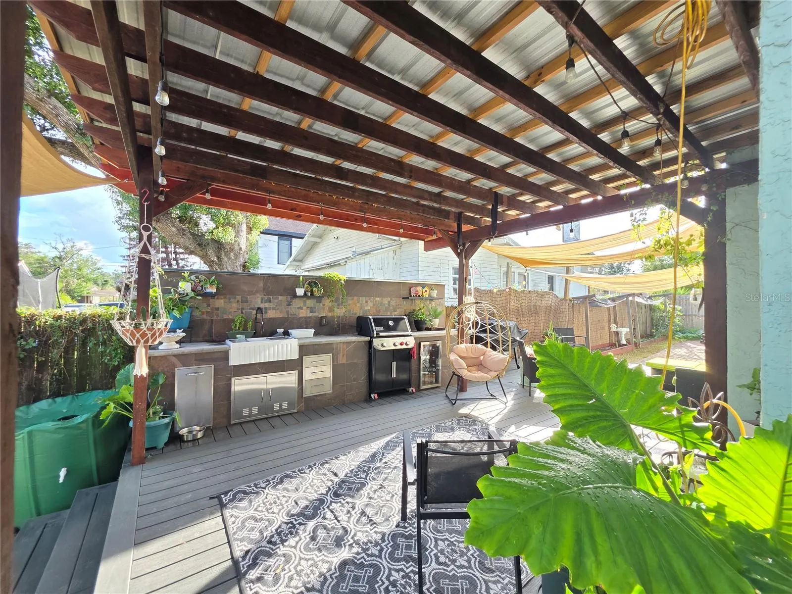 118 S WATERLOO AVE