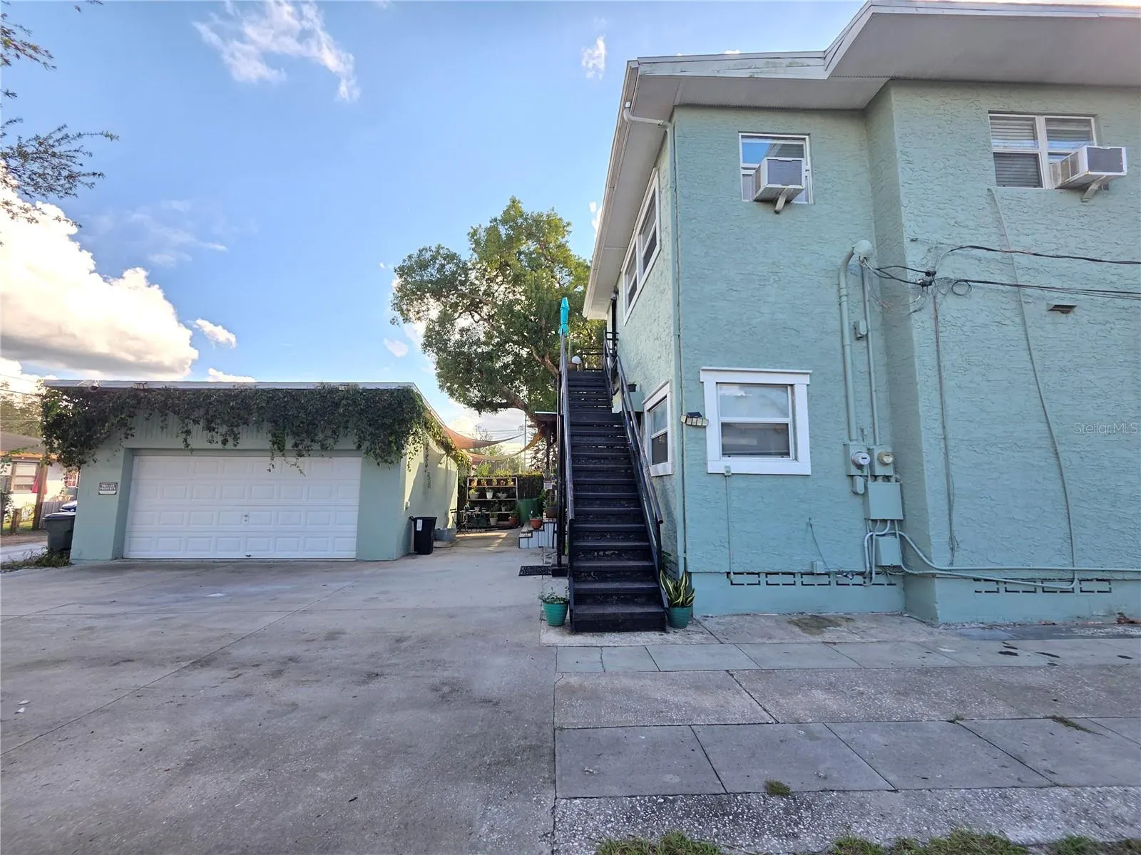 118 S WATERLOO AVE