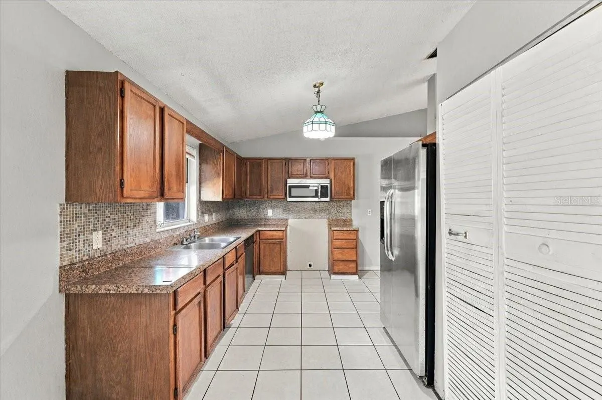 107 FLORIDA GRACKLE CT