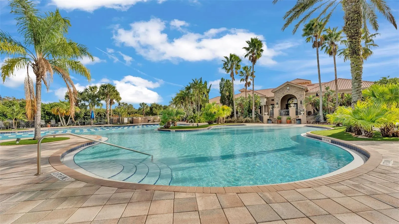 1850 ALTAVISTA CIR