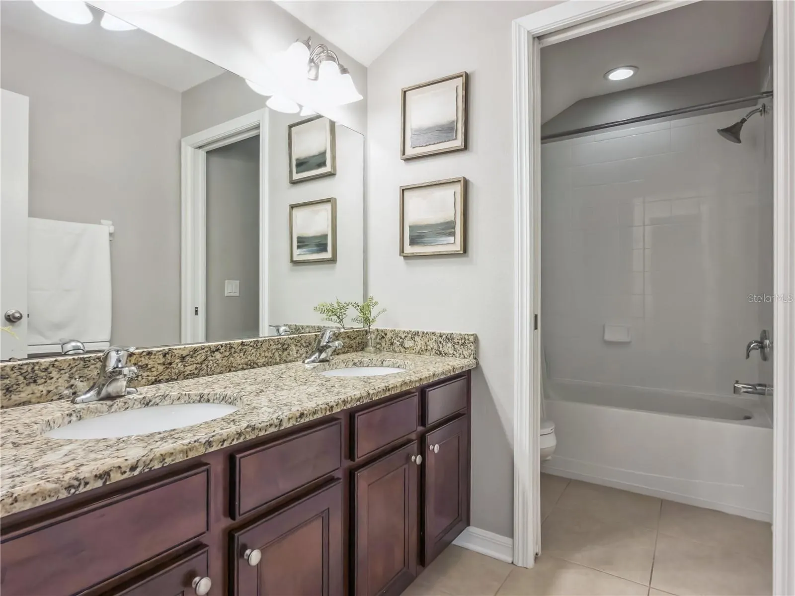 1850 ALTAVISTA CIR