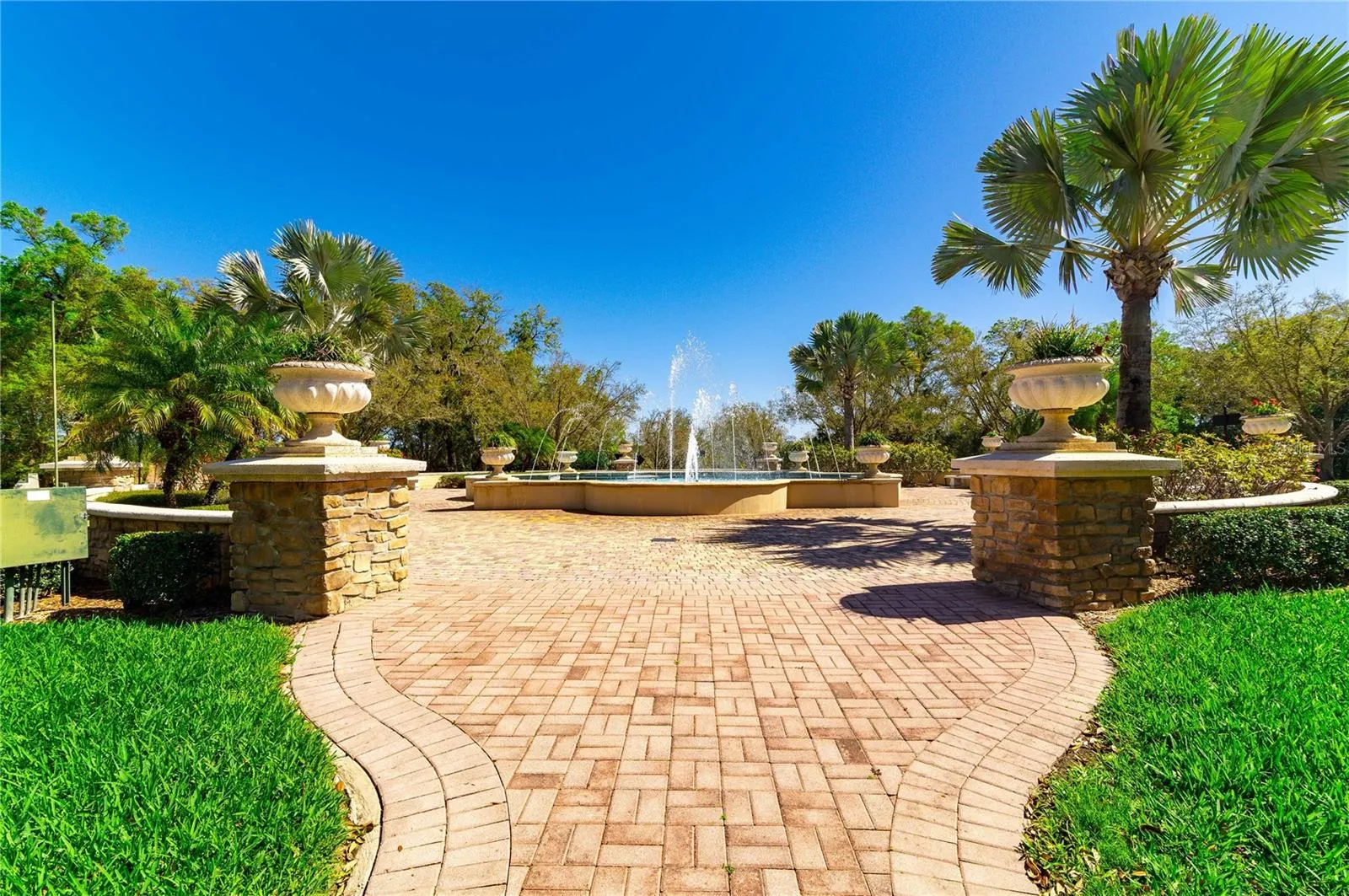 1850 ALTAVISTA CIR