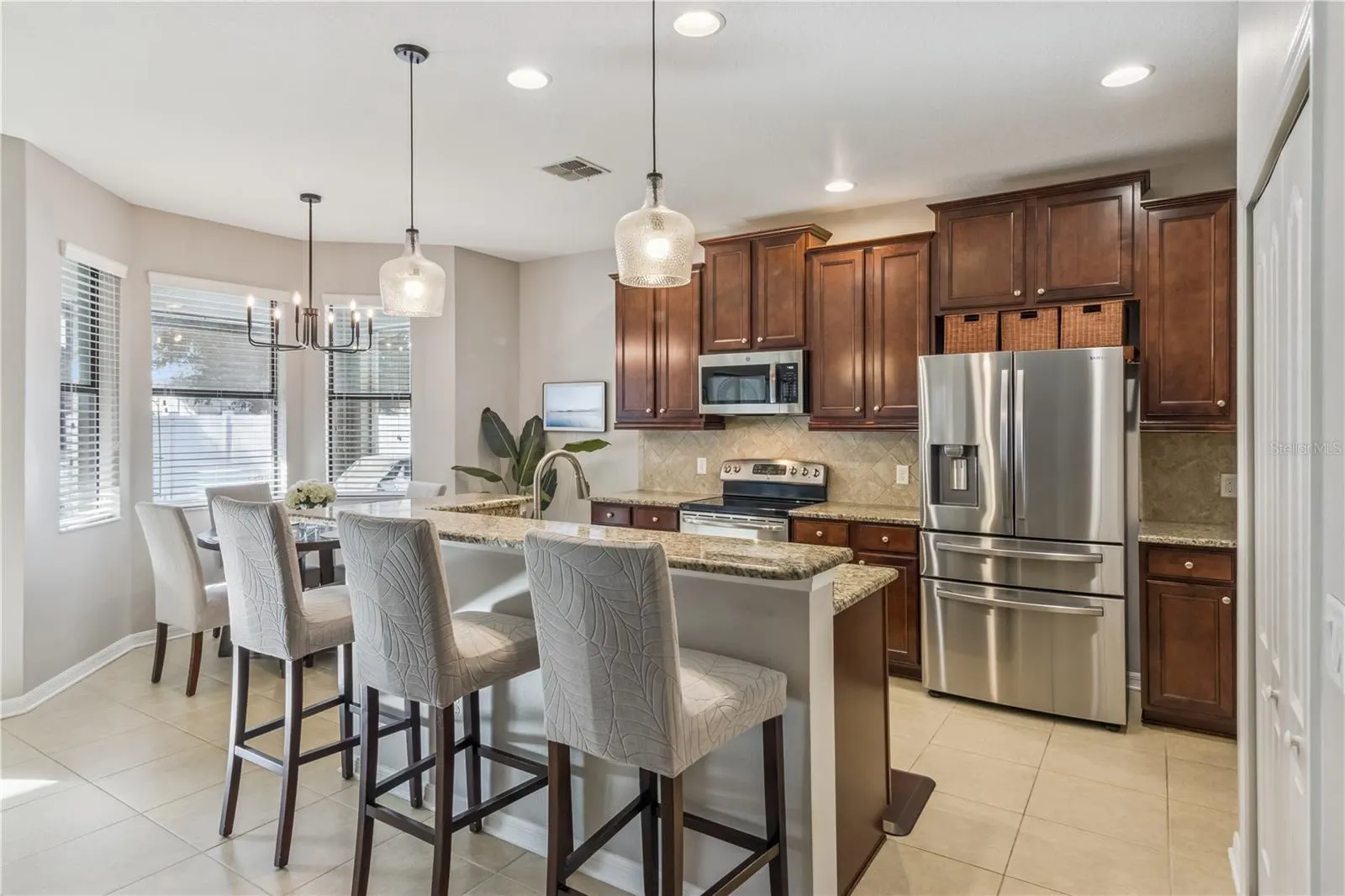 1850 ALTAVISTA CIR