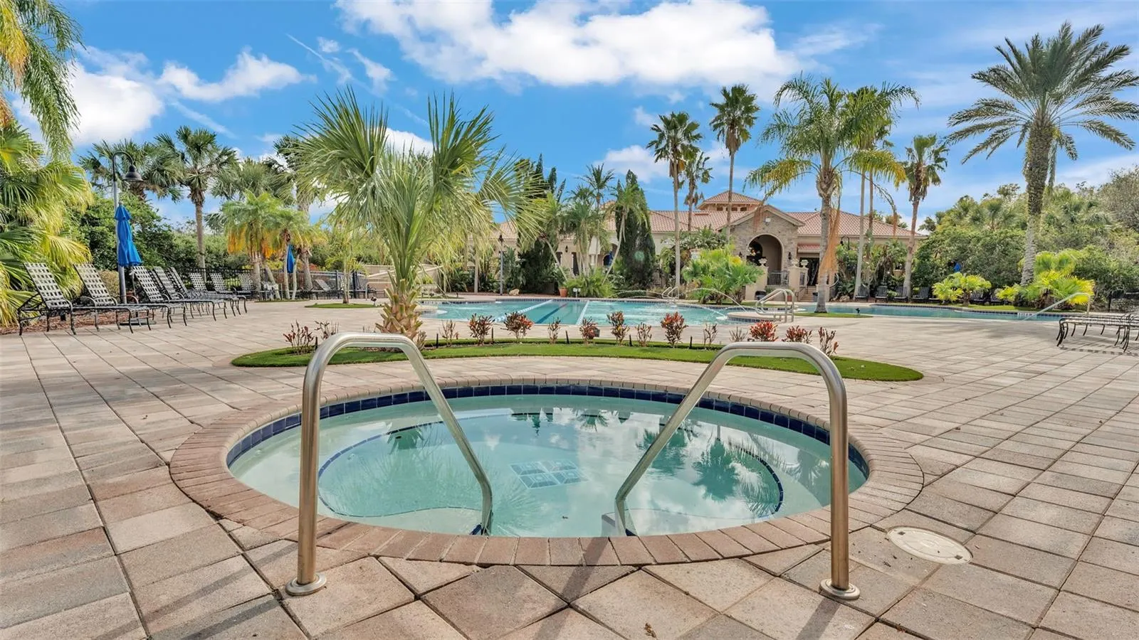 1850 ALTAVISTA CIR