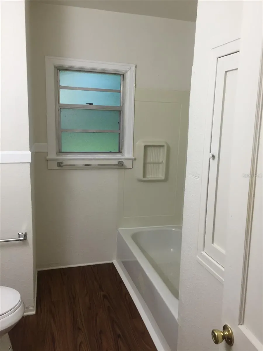 124 BASSEDENA CIR S