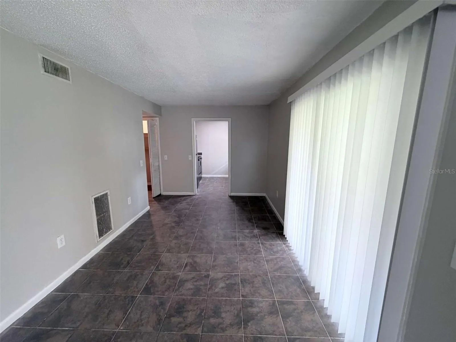 3584 RAINTREE CIR