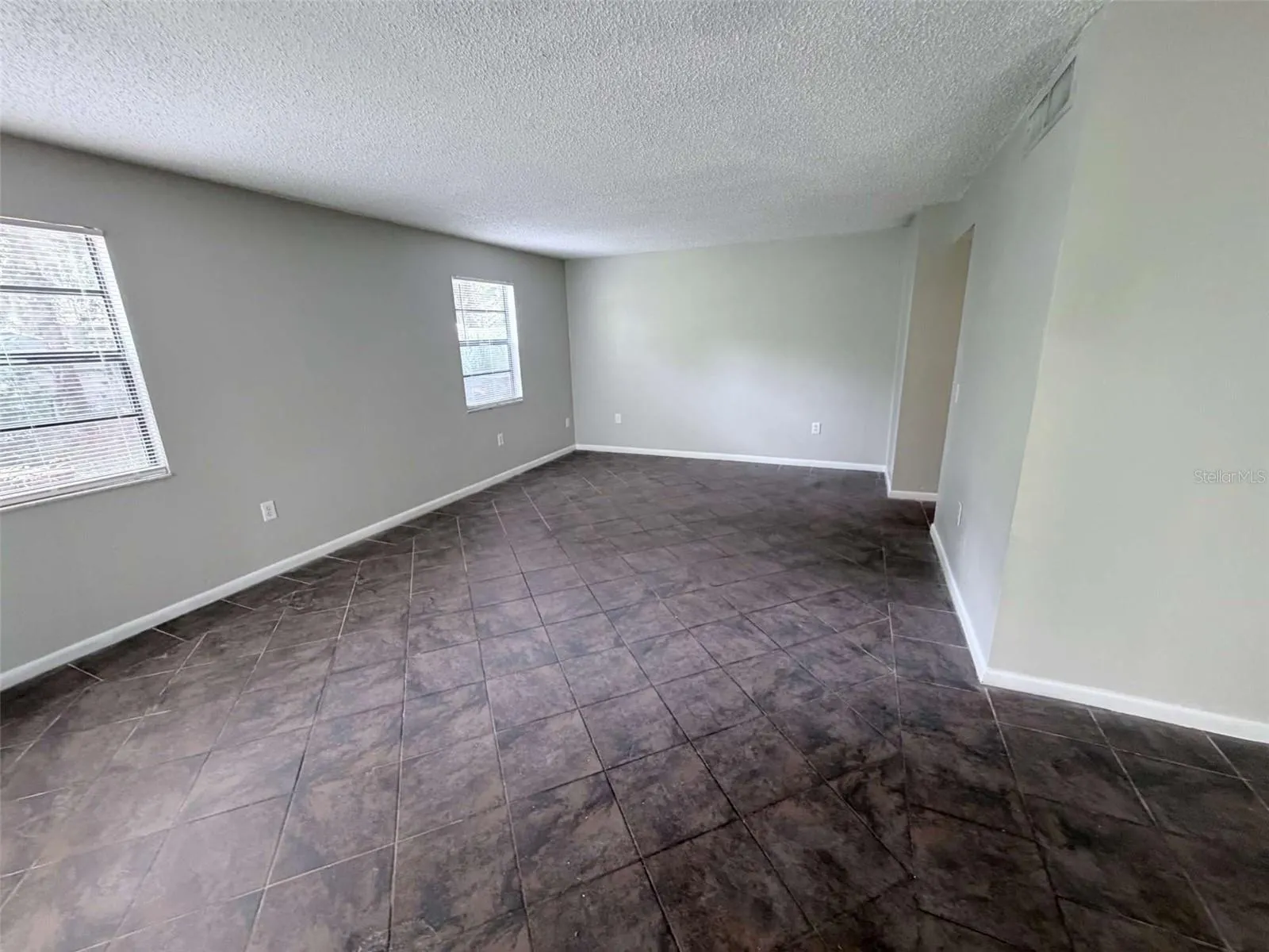 3584 RAINTREE CIR