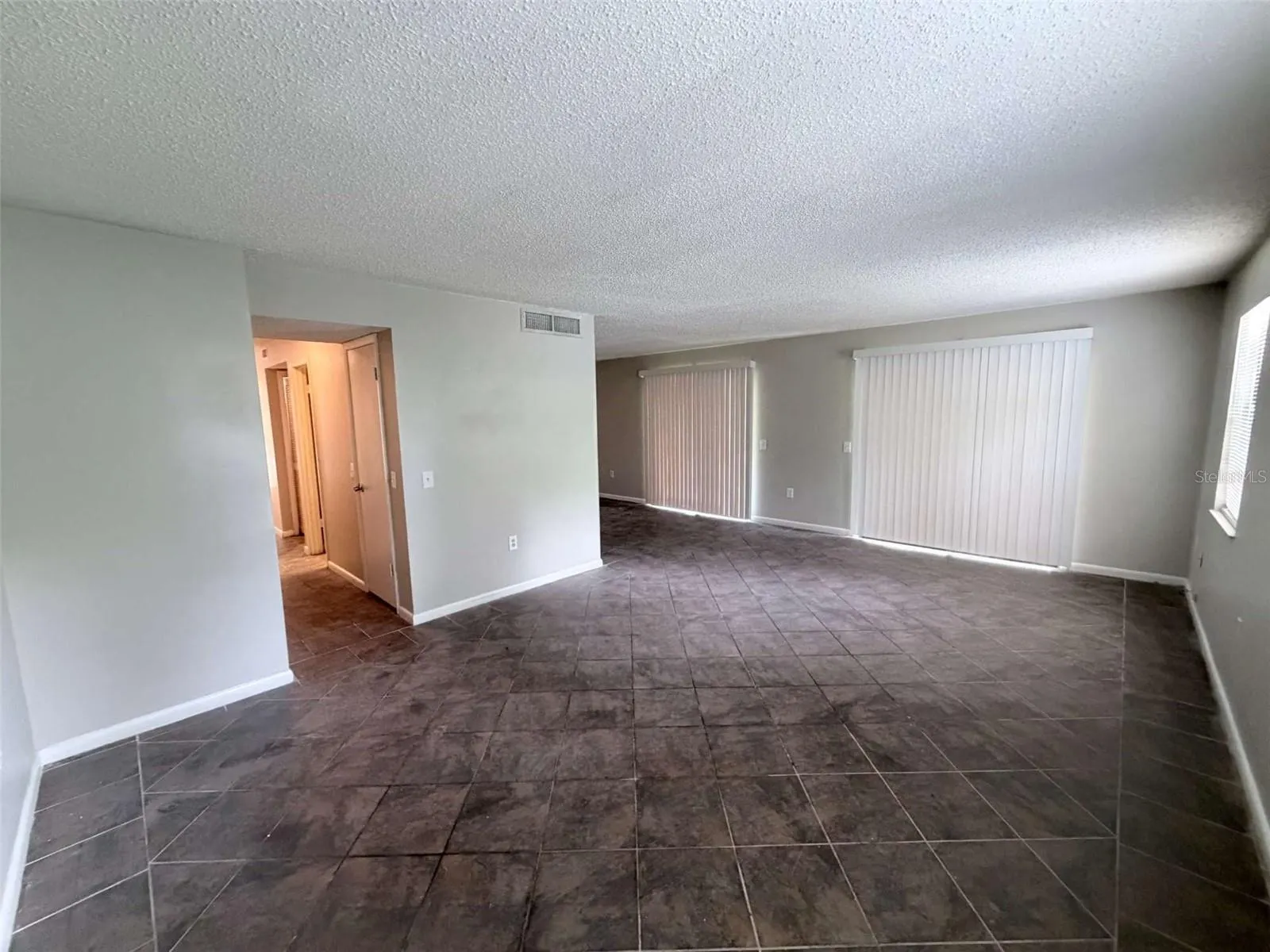 3584 RAINTREE CIR
